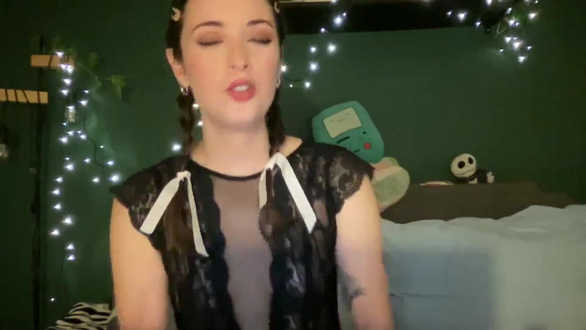 Gallery image thumbnail from CordeliaNova's myfreecams stream on, 10/11/2023, 01:34 image 15 of 20