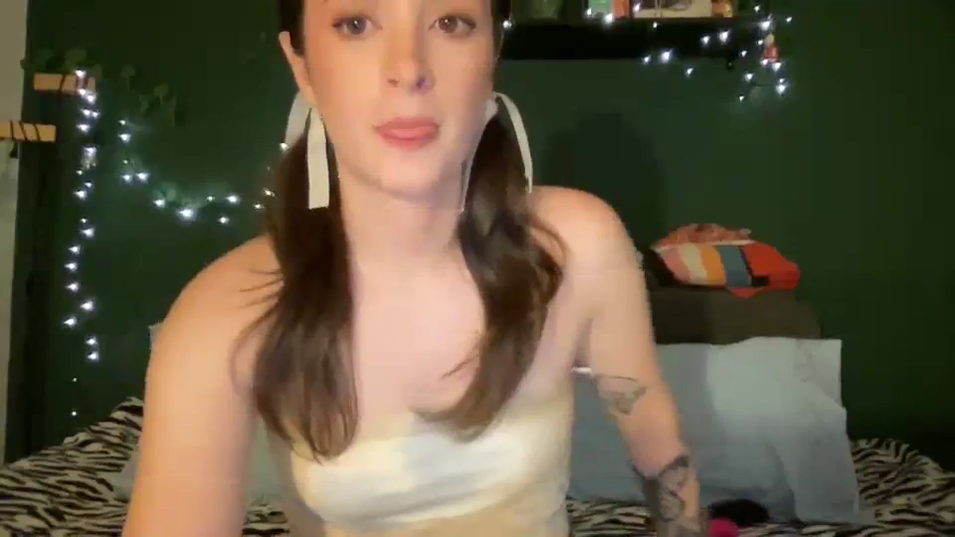 Gallery image thumbnail from CordeliaNova's myfreecams stream on, 11/10/2023, 03:23 image 9 of 20