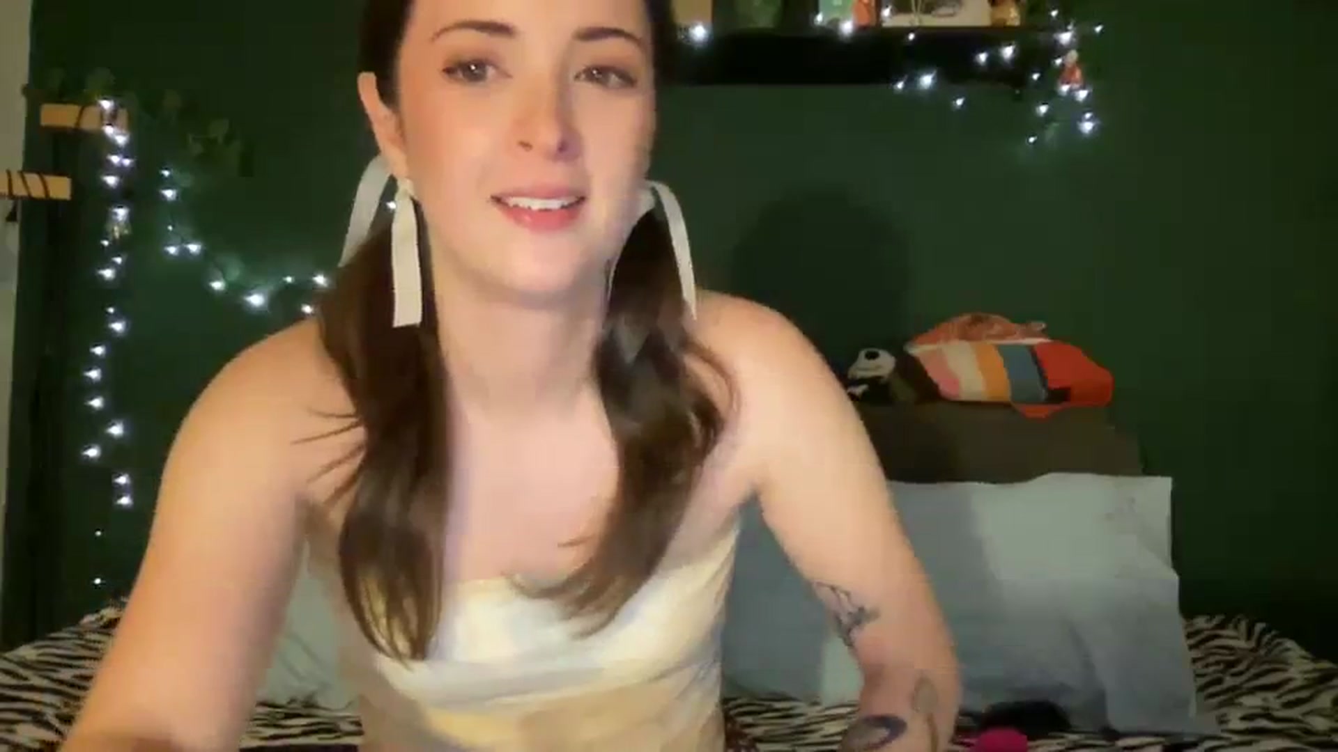 Gallery image thumbnail from CordeliaNova's myfreecams stream on, 11/10/2023, 03:23 image 10 of 20
