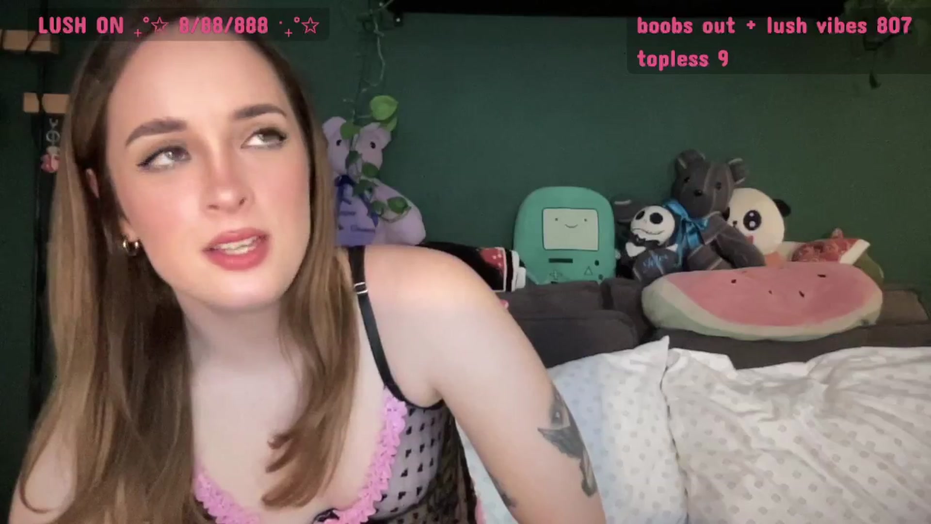 Gallery image thumbnail from CordeliaNova's myfreecams stream on, 06/26/2025, 24:03 image 18 of 20
