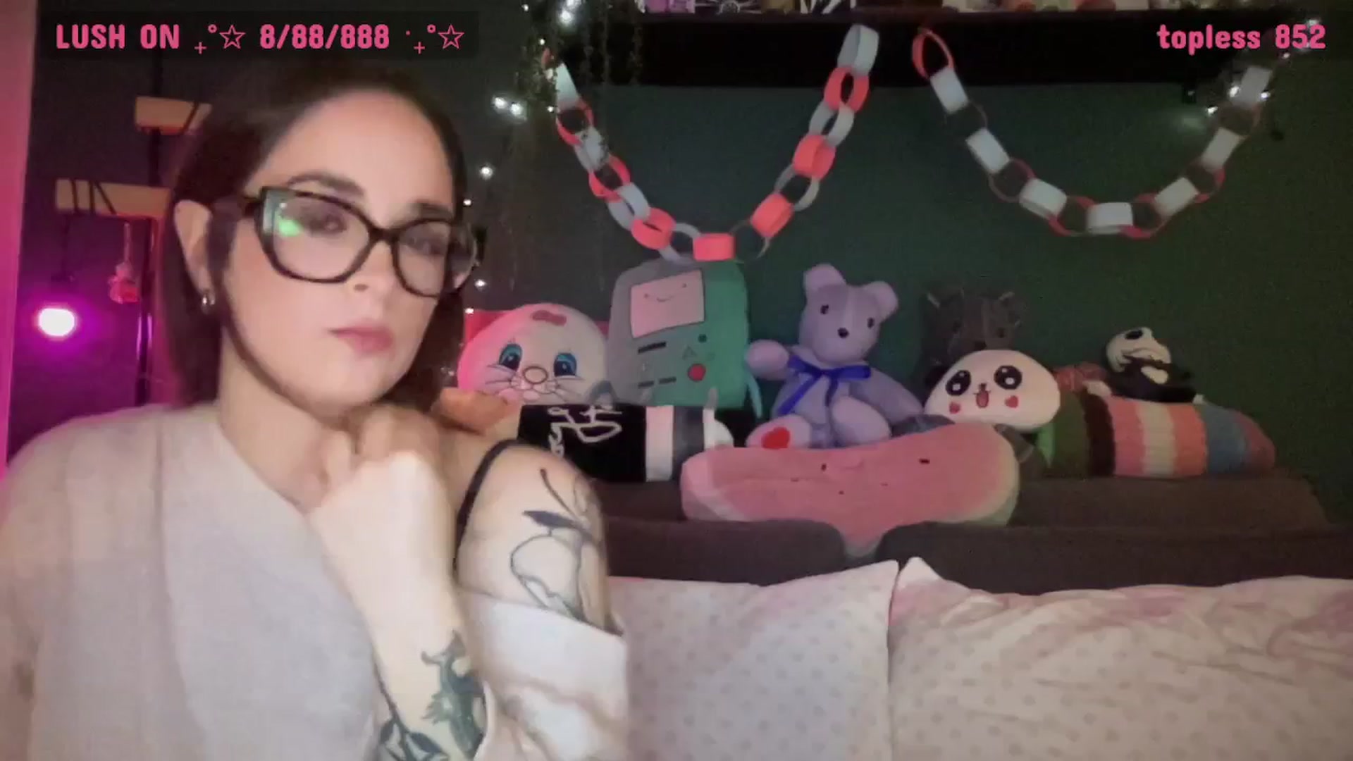 Gallery image thumbnail from CordeliaNova's myfreecams stream on, 12/10/2025, 24:19 image 4 of 20