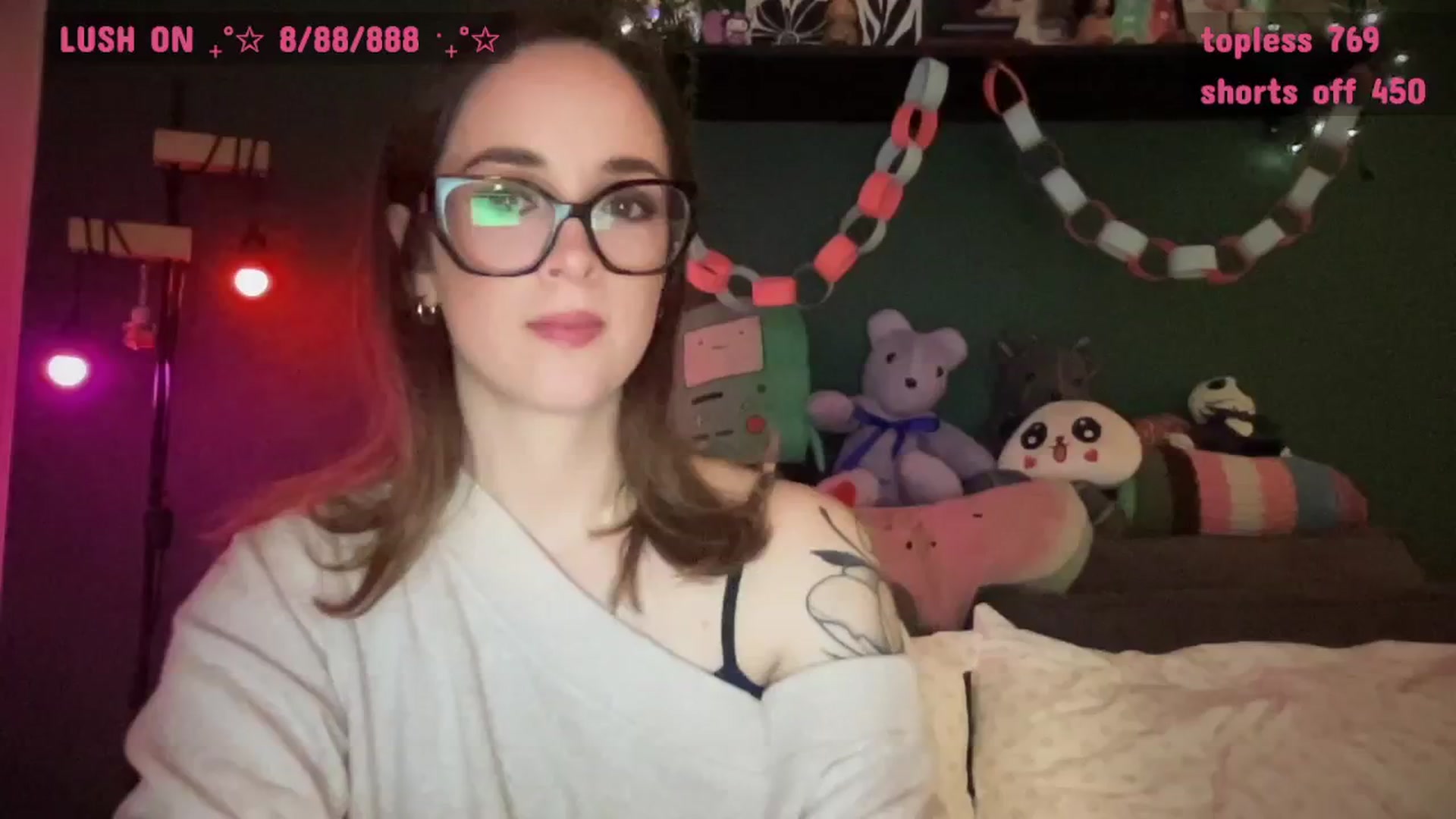 Gallery image thumbnail from CordeliaNova's myfreecams stream on, 12/10/2025, 24:19 image 18 of 20
