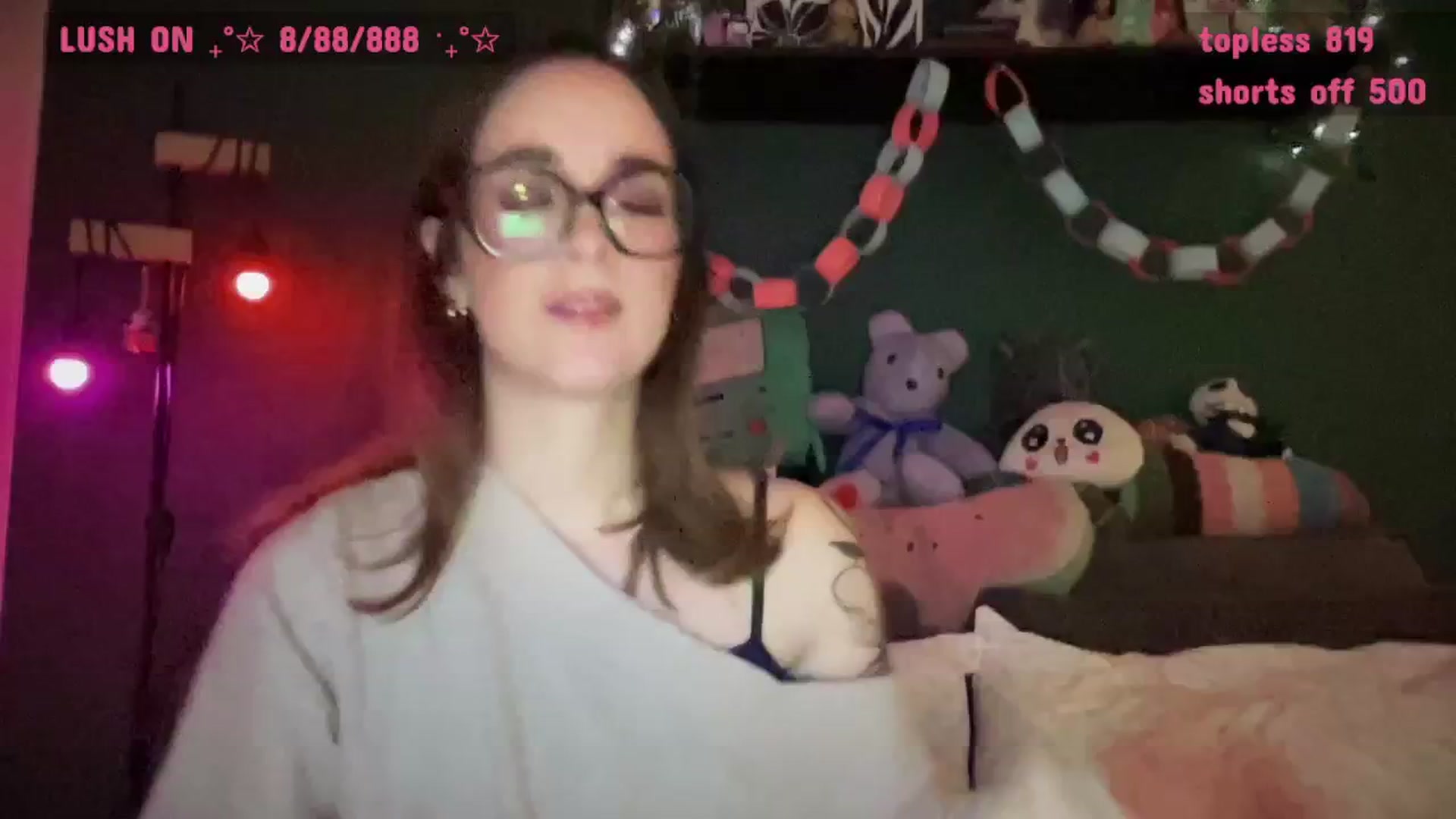 Gallery image thumbnail from CordeliaNova's myfreecams stream on, 12/10/2025, 24:19 image 17 of 20