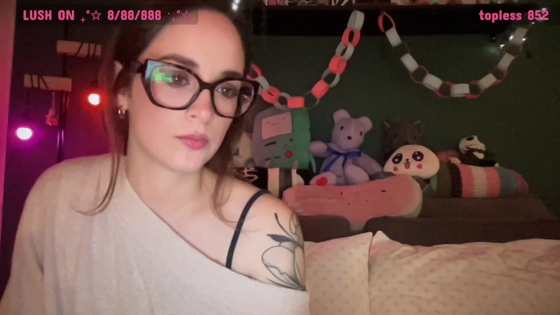 Gallery image thumbnail from CordeliaNova's myfreecams stream on, 12/10/2025, 24:19 image 3 of 20