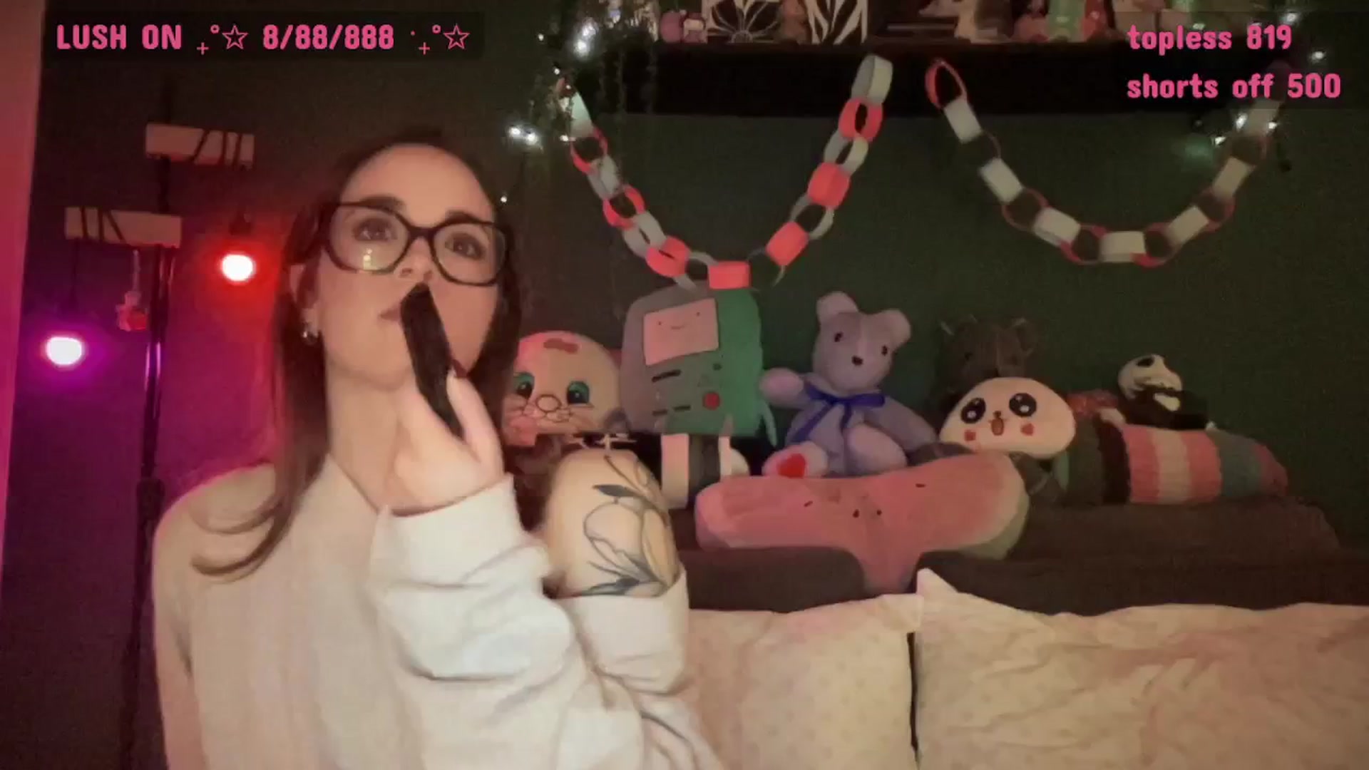 Gallery image thumbnail from CordeliaNova's myfreecams stream on, 12/10/2025, 24:19 image 16 of 20
