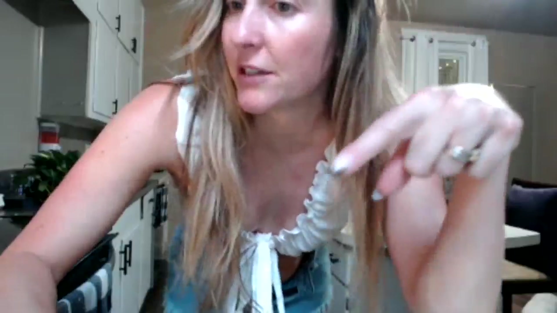 Gallery image thumbnail from Corn_Queen's myfreecams stream on, 09/06/2024, 23:08 image 14 of 20
