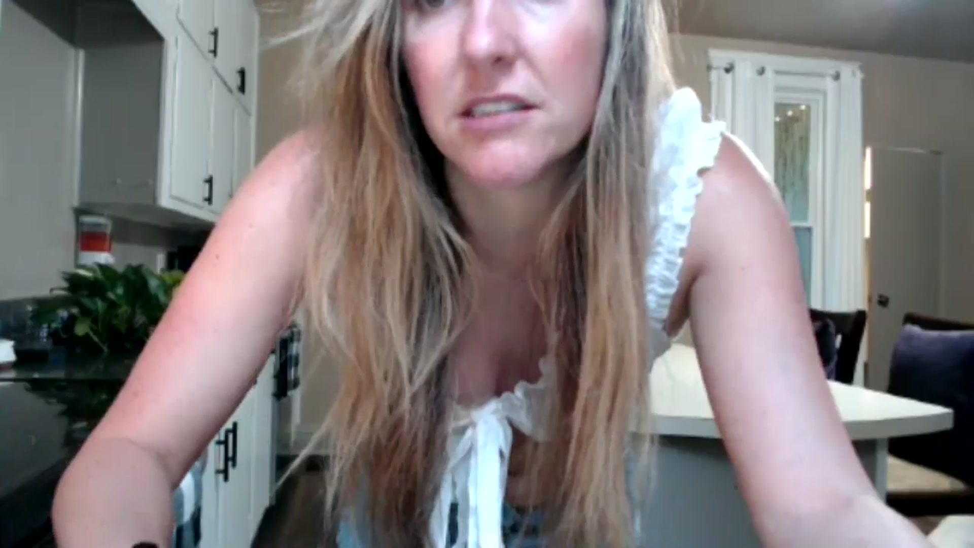 Gallery image thumbnail from Corn_Queen's myfreecams stream on, 09/06/2024, 23:08 image 13 of 20