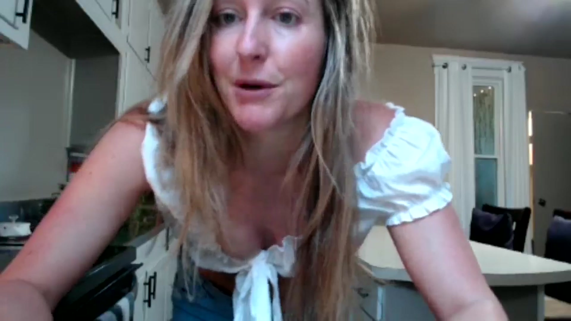 Gallery image thumbnail from Corn_Queen's myfreecams stream on, 09/06/2024, 23:08 image 8 of 20