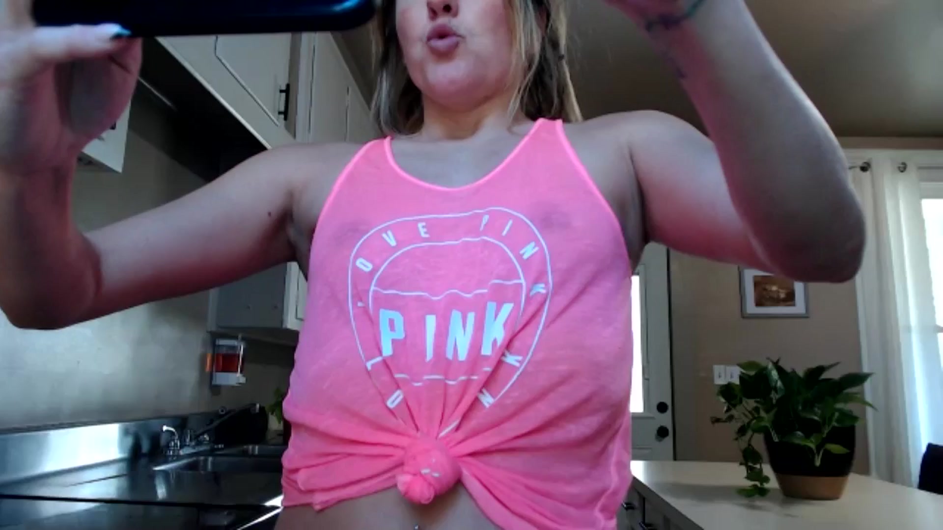 Gallery image thumbnail from Corn_Queen's myfreecams stream on, 09/09/2024, 14:11 image 1 of 20
