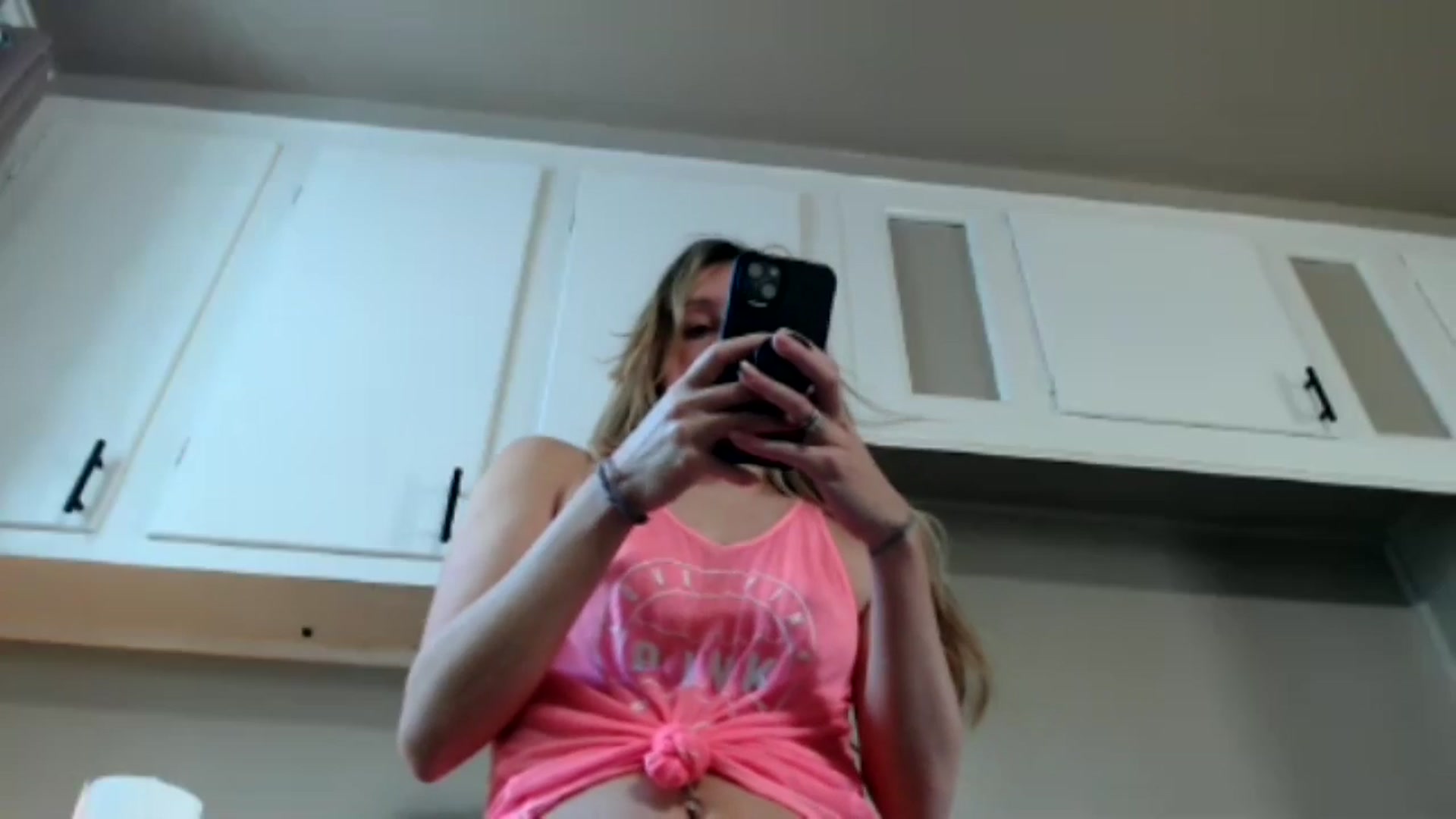 Gallery image thumbnail from Corn_Queen's myfreecams stream on, 09/09/2024, 14:11 image 8 of 20