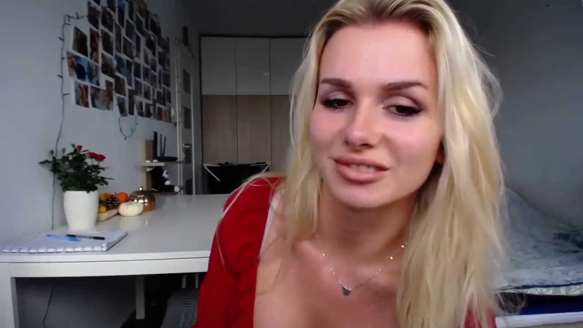 Gallery image thumbnail from CorneliaBaby's myfreecams stream on, 11/29/2023, 13:57 image 8 of 20