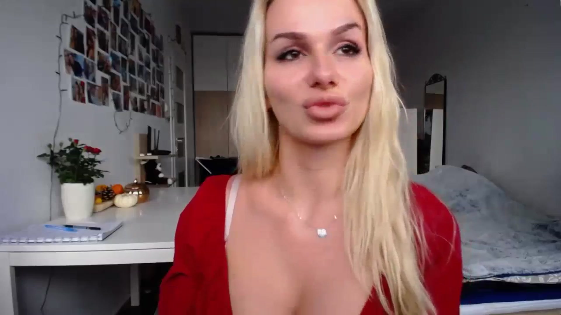 Gallery image thumbnail from CorneliaBaby's myfreecams stream on, 11/29/2023, 13:57 image 6 of 20