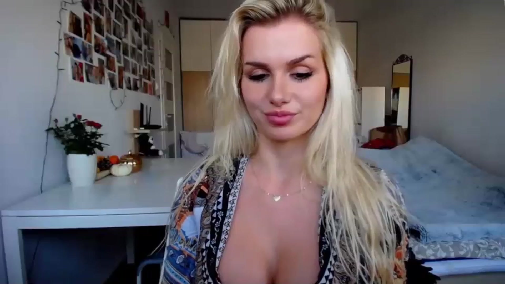 Gallery image thumbnail from CorneliaBaby's myfreecams stream on, 11/30/2023, 10:36 image 3 of 20