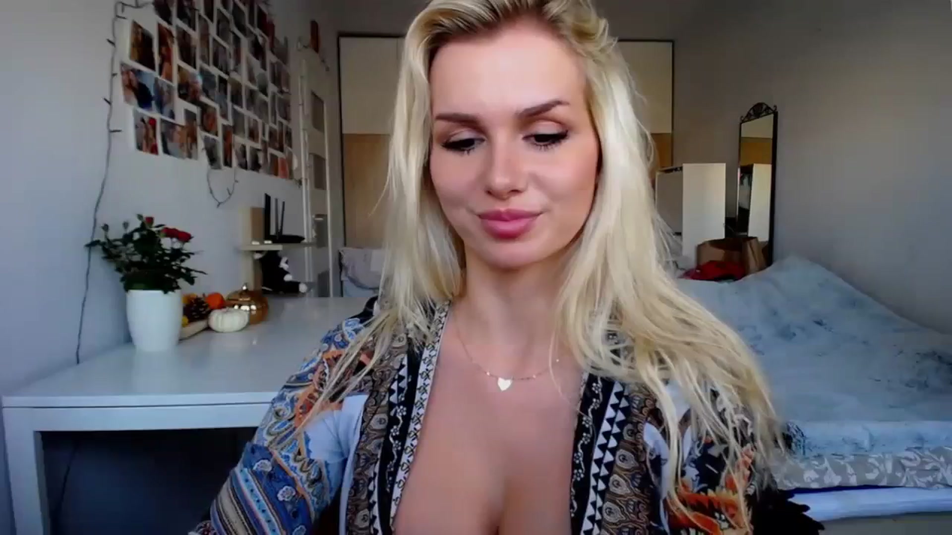 Gallery image thumbnail from CorneliaBaby's myfreecams stream on, 11/30/2023, 10:36 image 6 of 20