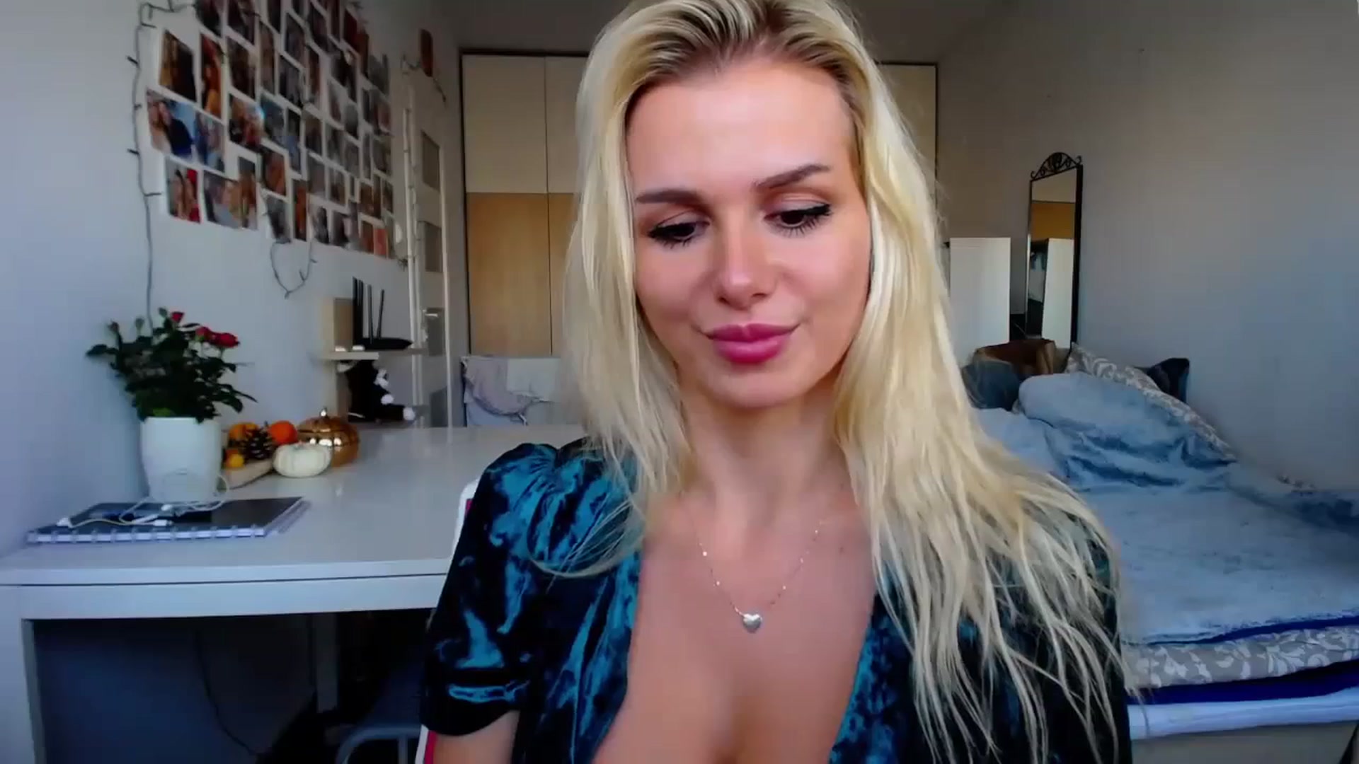 Gallery image thumbnail from CorneliaBaby's myfreecams stream on, 12/01/2023, 11:45 image 3 of 20