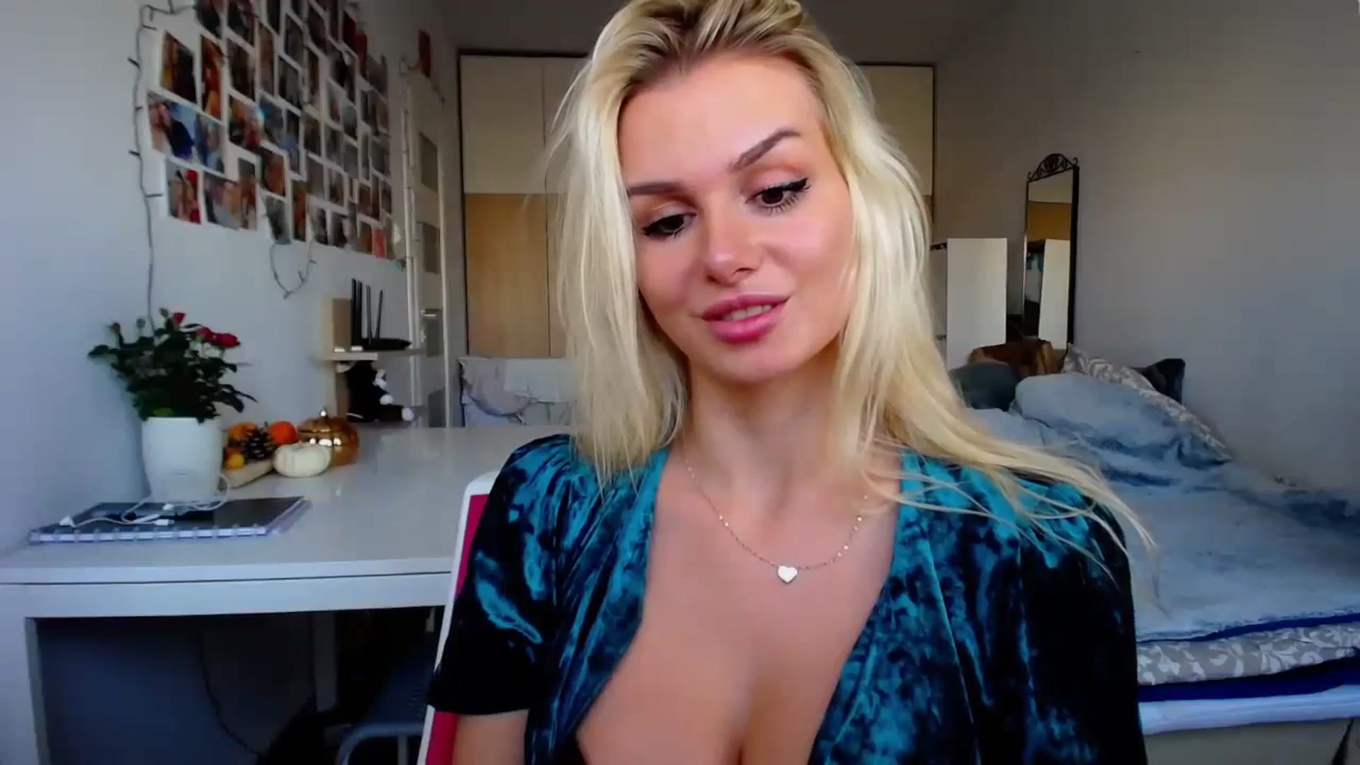 Gallery image thumbnail from CorneliaBaby's myfreecams stream on, 12/01/2023, 11:45 image 17 of 20