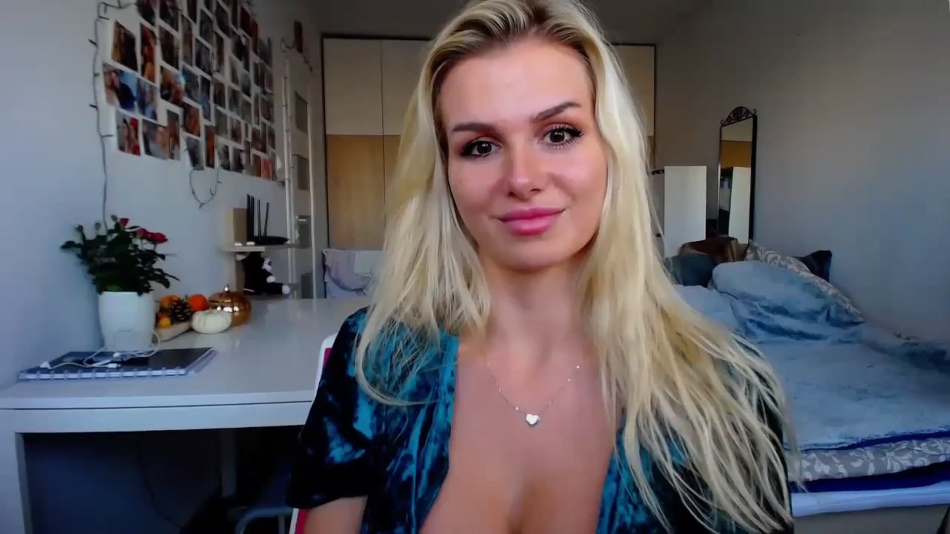 Gallery image thumbnail from CorneliaBaby's myfreecams stream on, 12/01/2023, 11:45 image 10 of 20