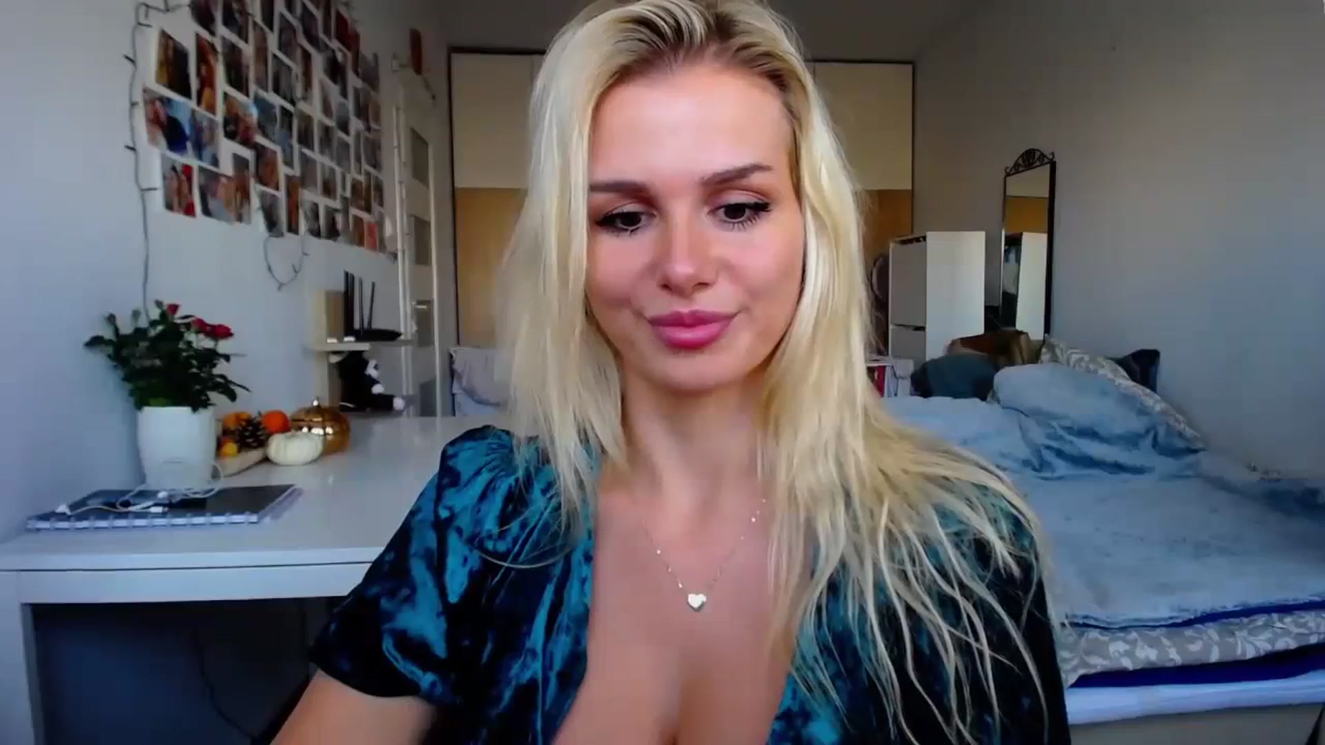 Gallery image thumbnail from CorneliaBaby's myfreecams stream on, 12/01/2023, 11:45 image 4 of 20