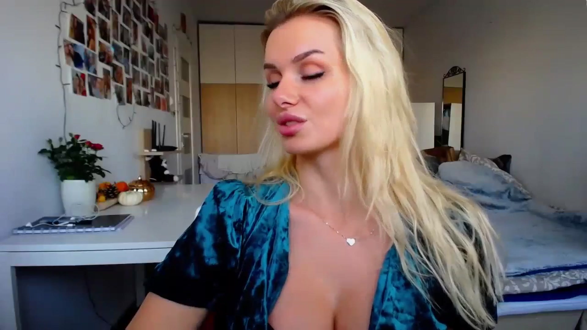 Gallery image thumbnail from CorneliaBaby's myfreecams stream on, 12/01/2023, 11:45 image 19 of 20