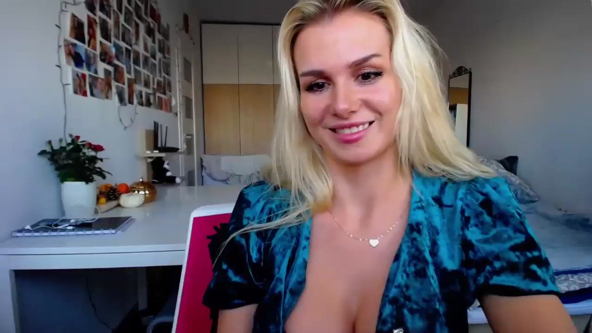 Gallery image thumbnail from CorneliaBaby's myfreecams stream on, 12/01/2023, 11:45 image 13 of 20
