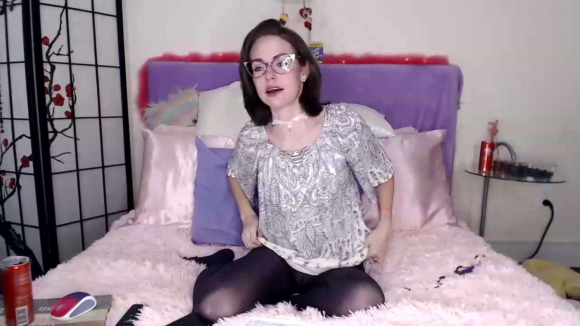 Gallery image thumbnail from CorolineClovr's myfreecams stream on, 12/07/2022, 06:32 image 17 of 20