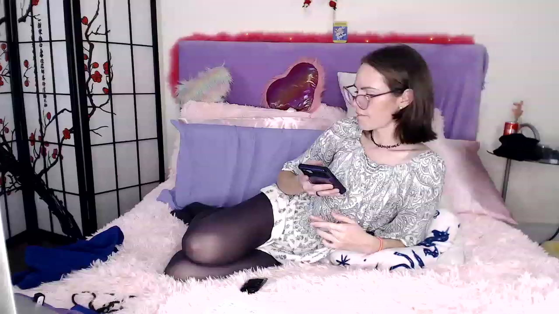 Gallery image thumbnail from CorolineClovr's myfreecams stream on, 12/07/2022, 08:04 image 7 of 20