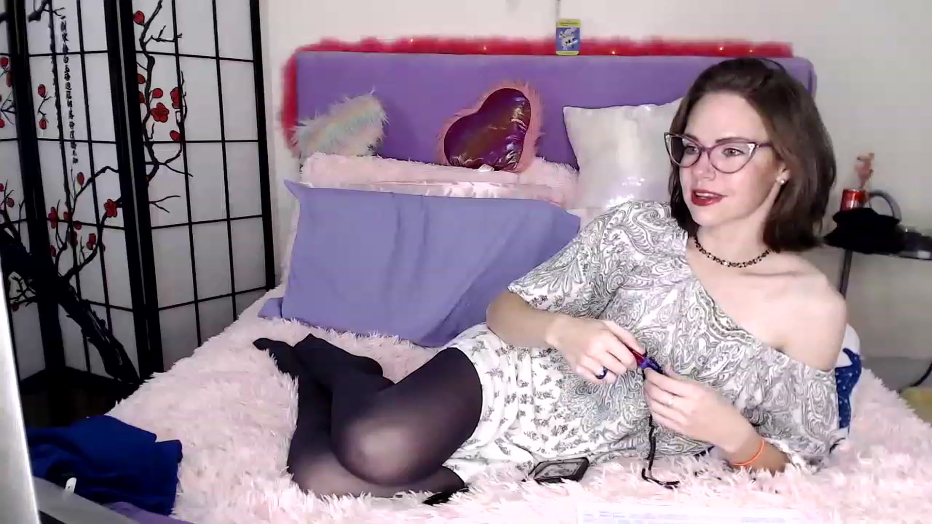 Gallery image thumbnail from CorolineClovr's myfreecams stream on, 12/07/2022, 08:04 image 16 of 20