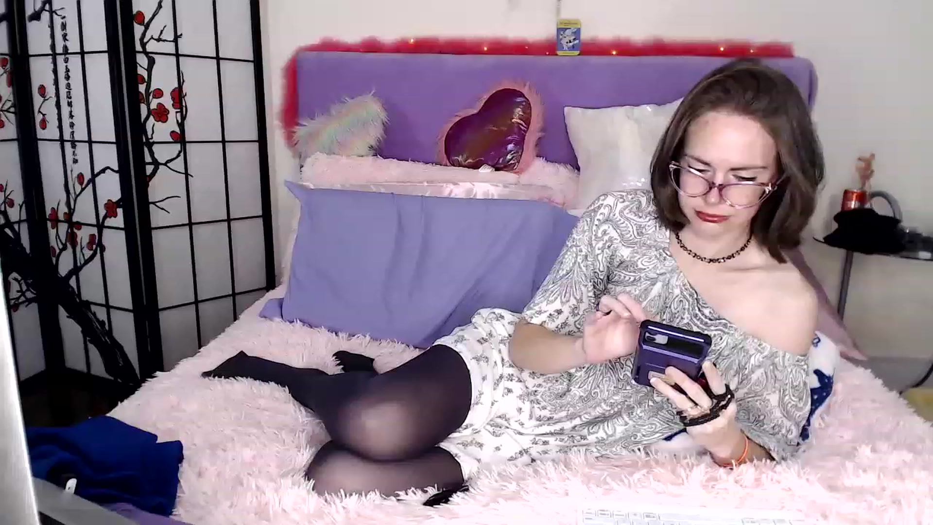 Gallery image thumbnail from CorolineClovr's myfreecams stream on, 12/07/2022, 08:04 image 15 of 20