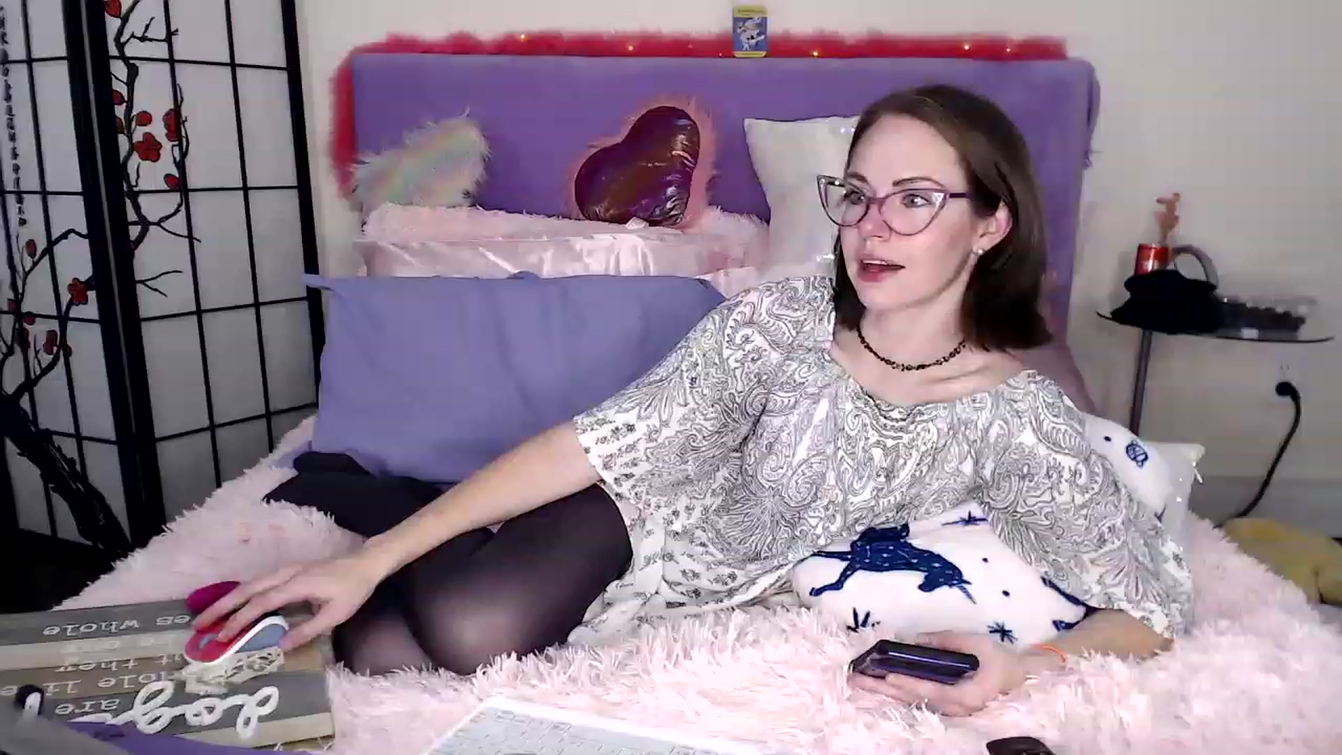 Gallery image thumbnail from CorolineClovr's myfreecams stream on, 12/07/2022, 08:04 image 5 of 20