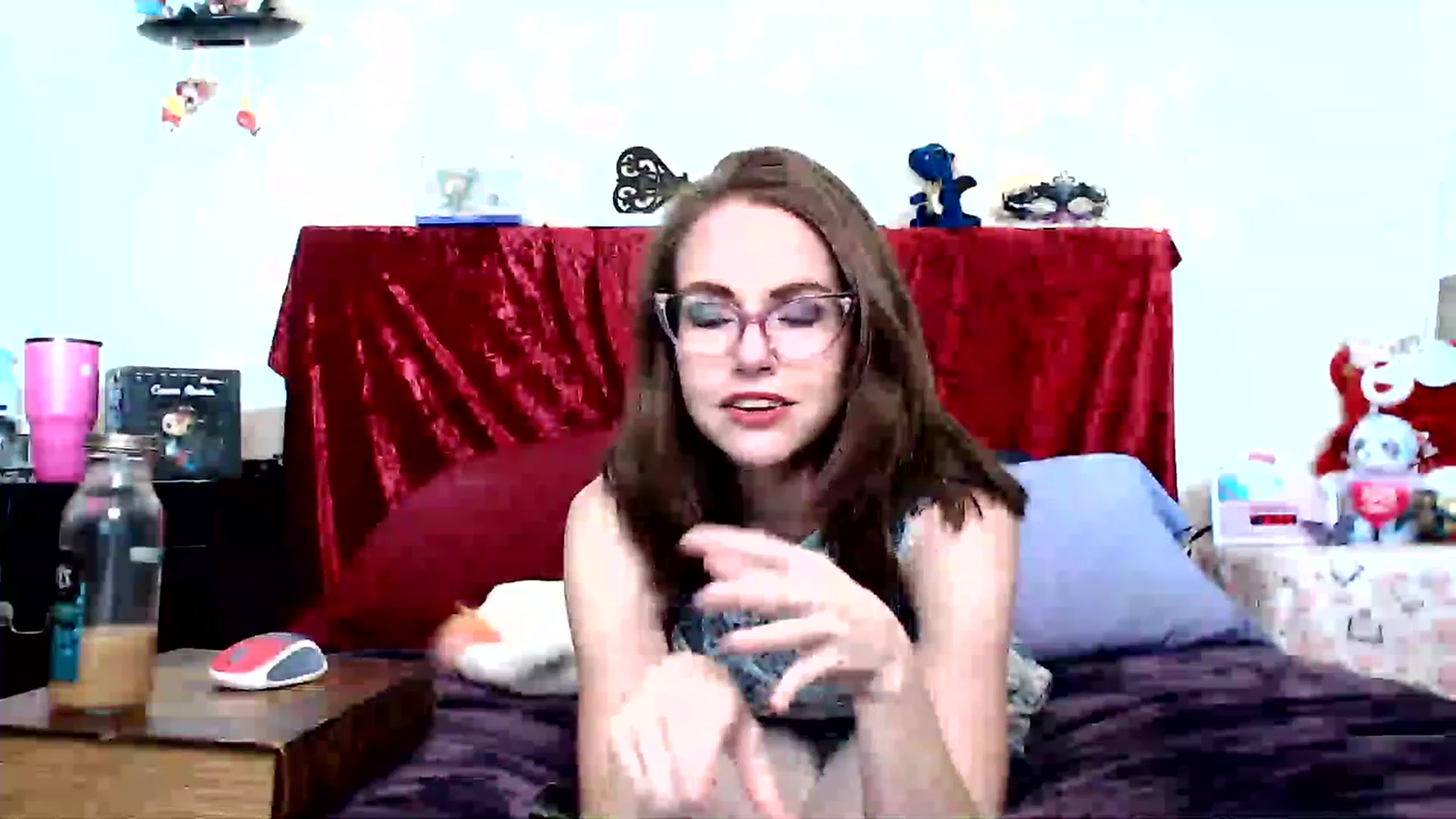 Gallery image thumbnail from CorolineClovr's myfreecams stream on, 05/23/2023, 23:15 image 6 of 20