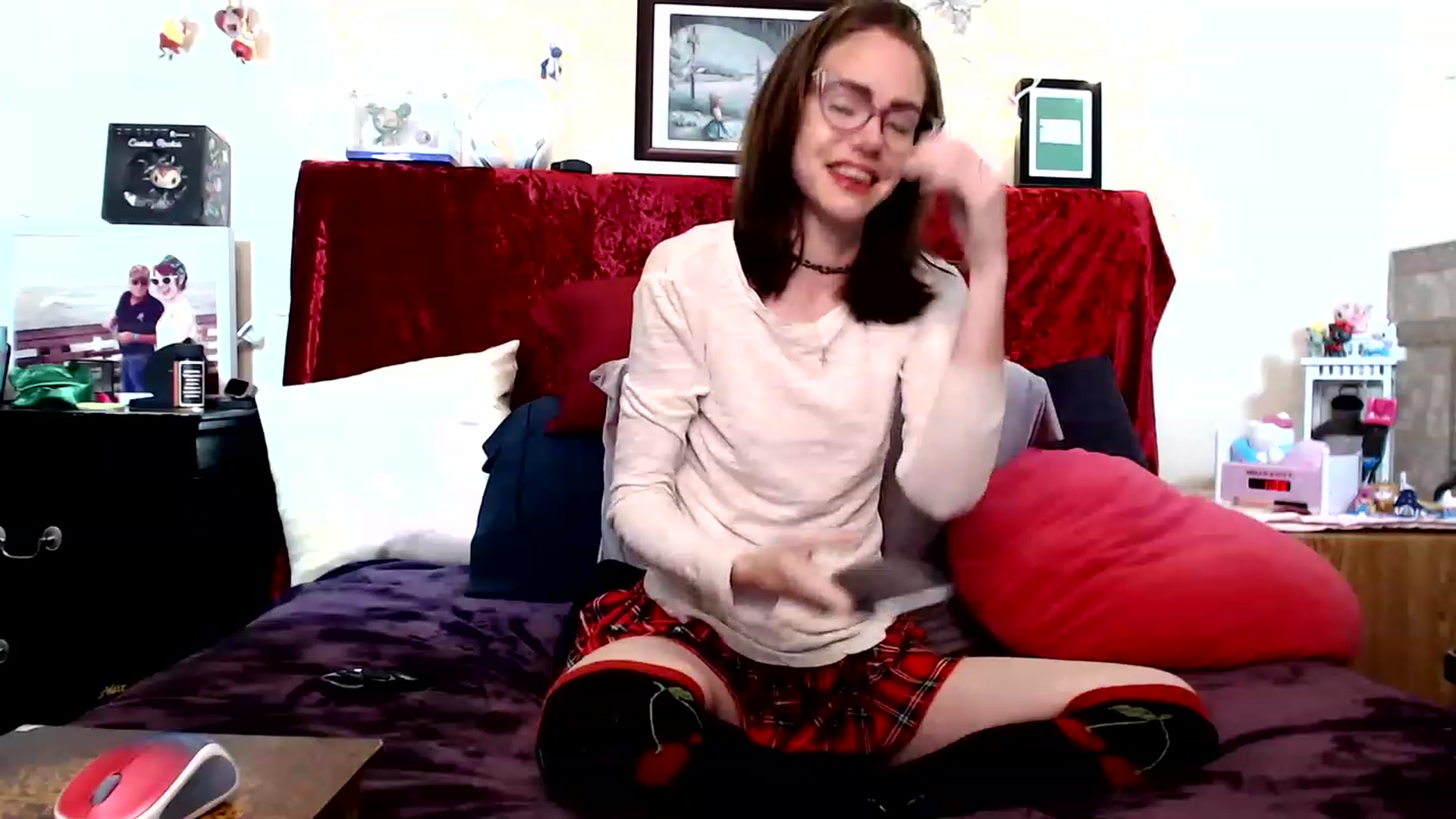 Gallery image thumbnail from CorolineClovr's myfreecams stream on, 06/15/2023, 06:22 image 5 of 20