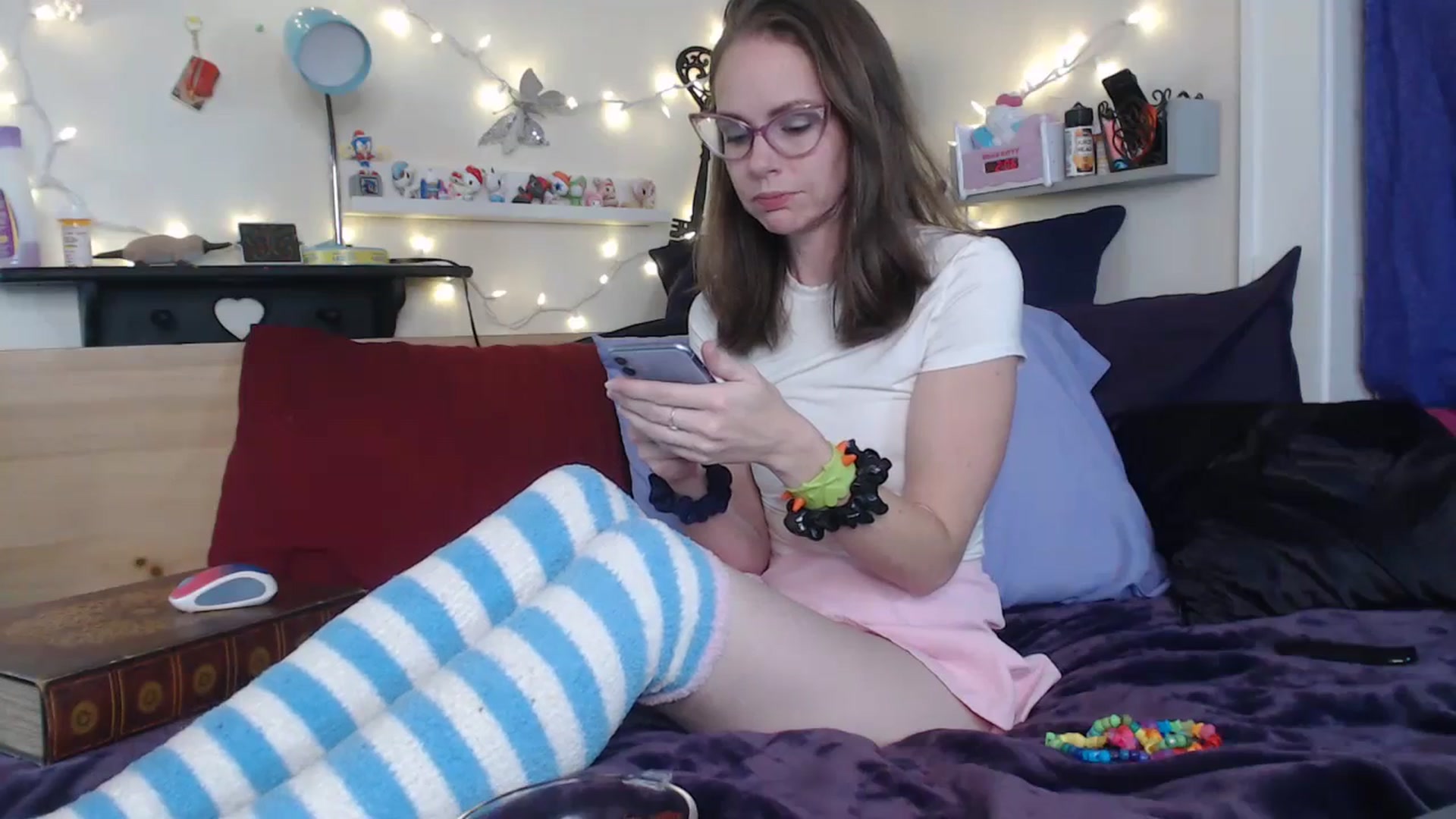 Gallery image thumbnail from CorolineClovr's myfreecams stream on, 09/19/2023, 07:15 image 10 of 20