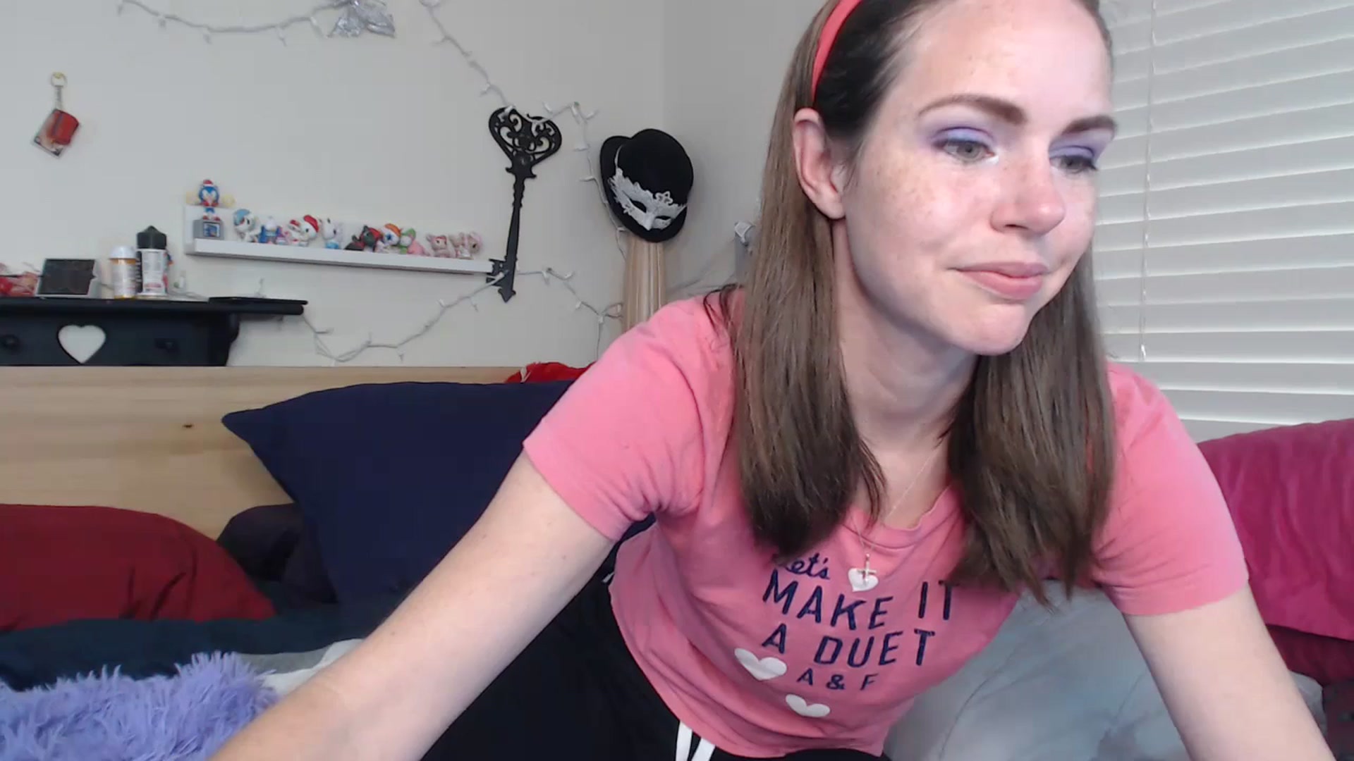 Gallery image thumbnail from CorolineClovr's myfreecams stream on, 10/31/2023, 21:16 image 4 of 20