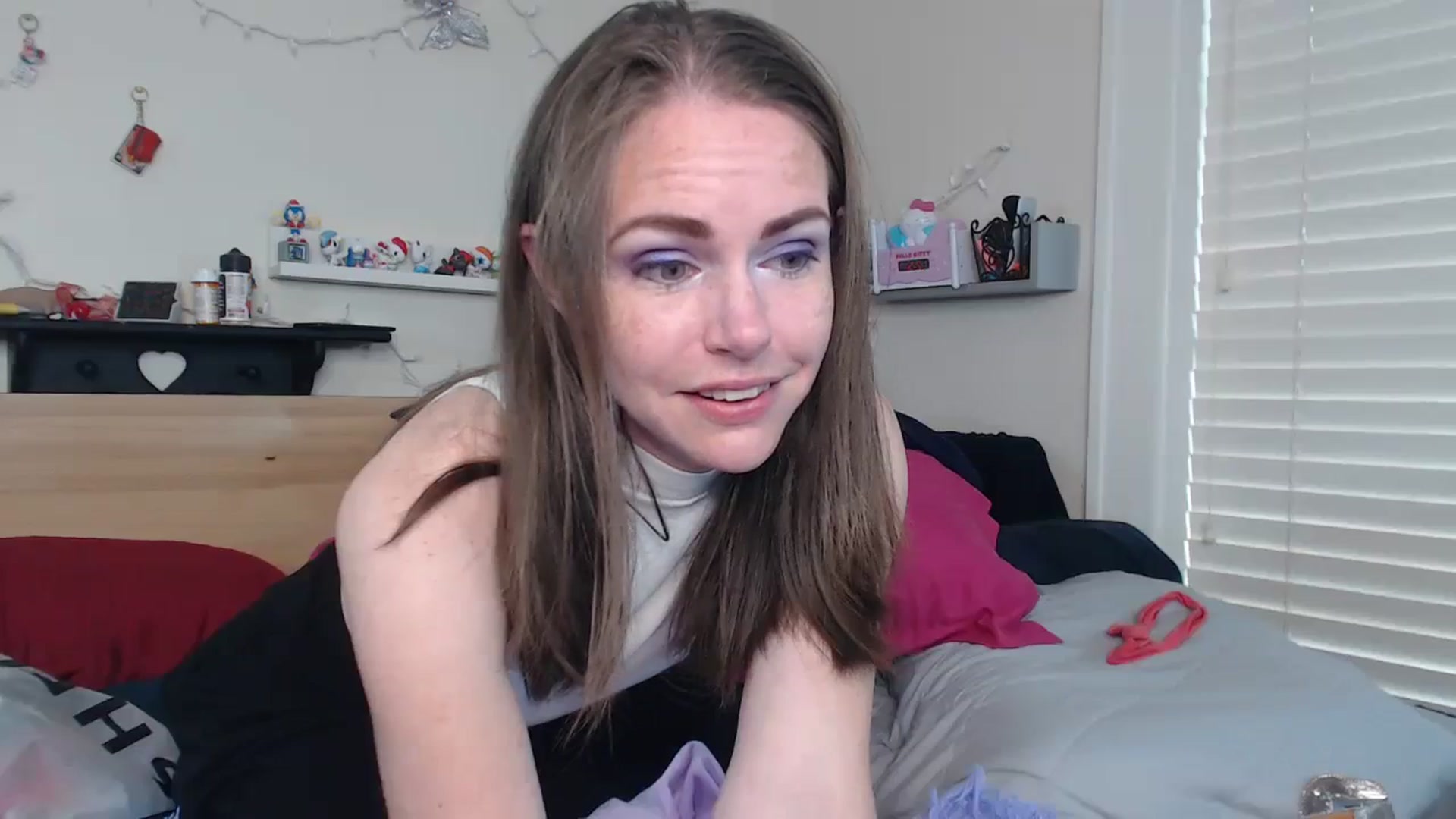Gallery image thumbnail from CorolineClovr's myfreecams stream on, 10/31/2023, 21:16 image 20 of 20