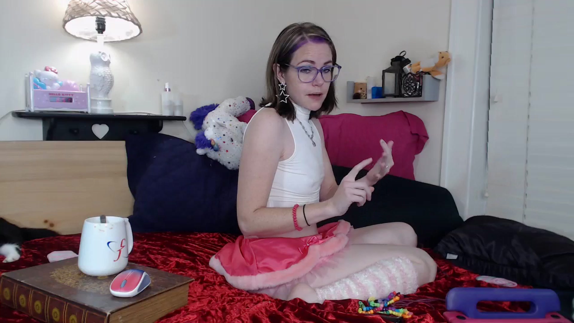 Gallery image thumbnail from CorolineClovr's myfreecams stream on, 12/27/2023, 01:59 image 17 of 20