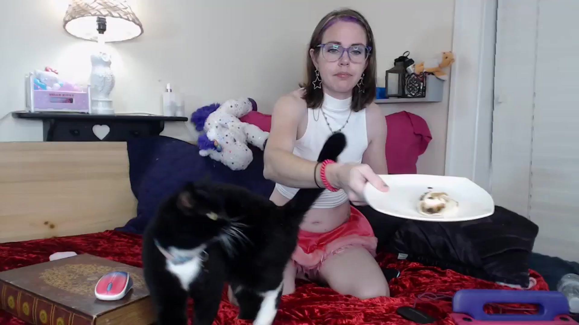 Gallery image thumbnail from CorolineClovr's myfreecams stream on, 12/27/2023, 01:59 image 13 of 20