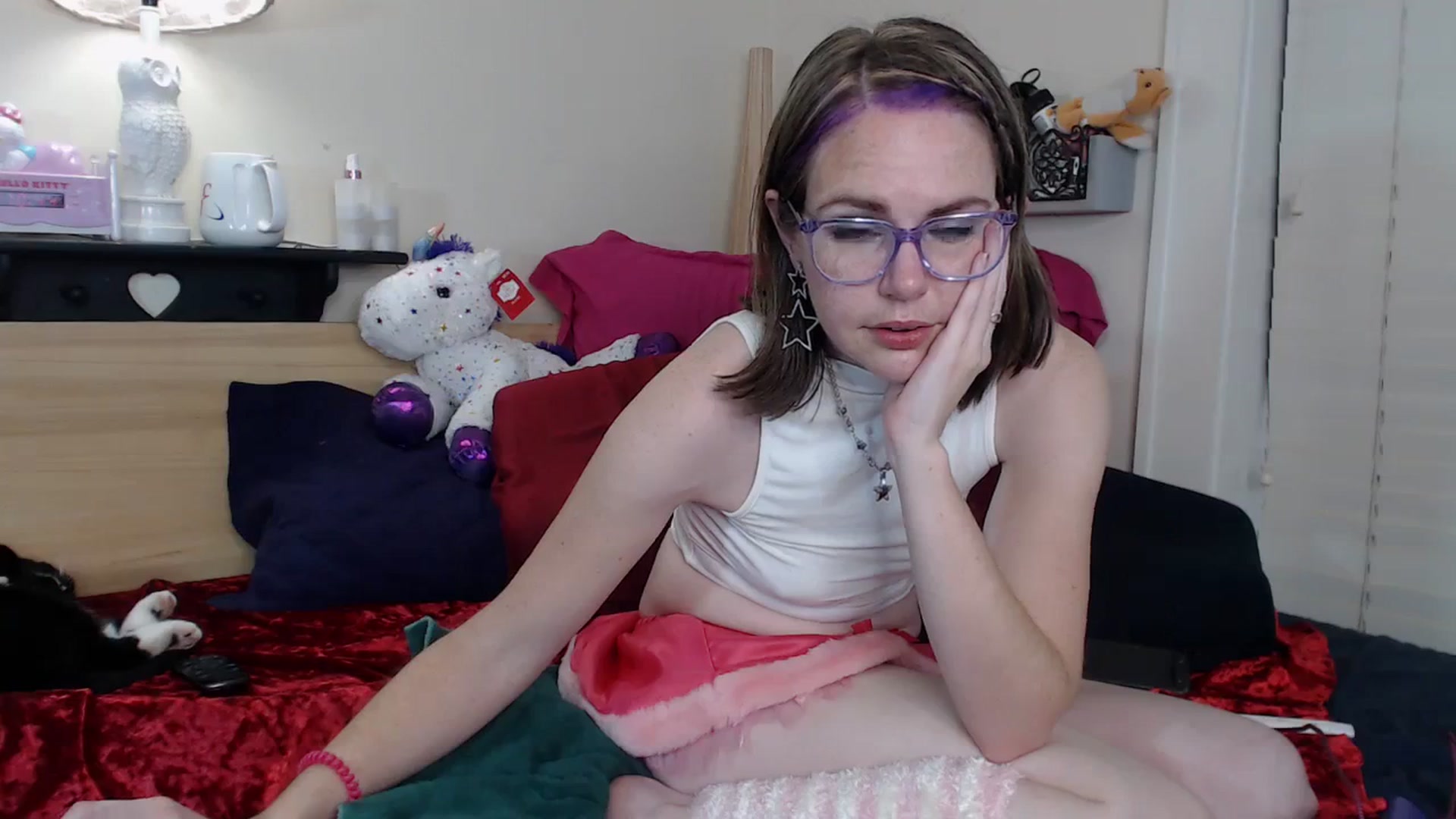 Gallery image thumbnail from CorolineClovr's myfreecams stream on, 12/27/2023, 03:51 image 17 of 20