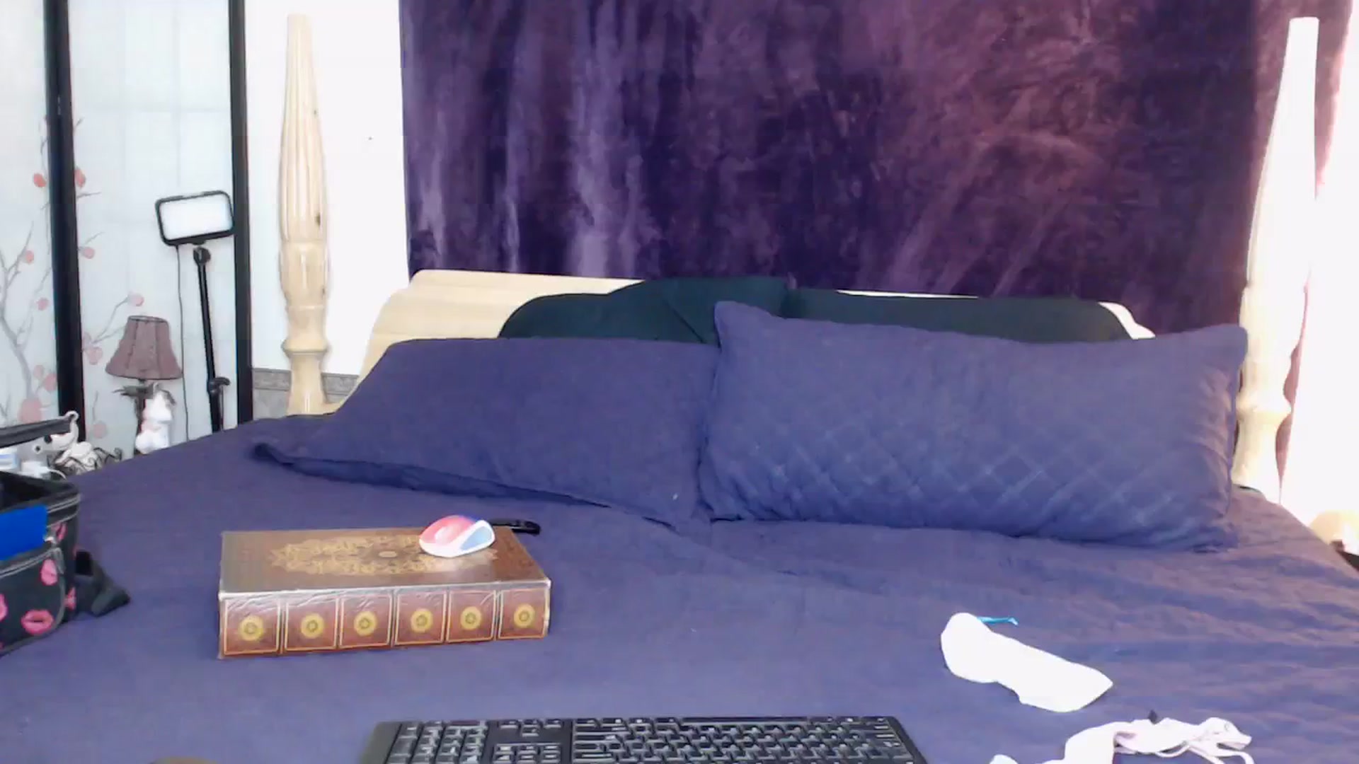 Gallery image thumbnail from CorolineClovr's myfreecams stream on, 03/06/2024, 01:25 image 8 of 20