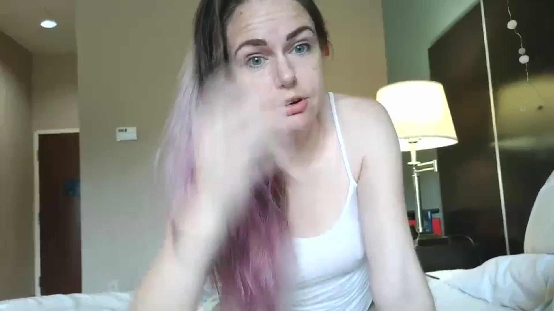 Gallery image thumbnail from CorolineClovr's myfreecams stream on, 01/10/2026, 19:04 image 17 of 20