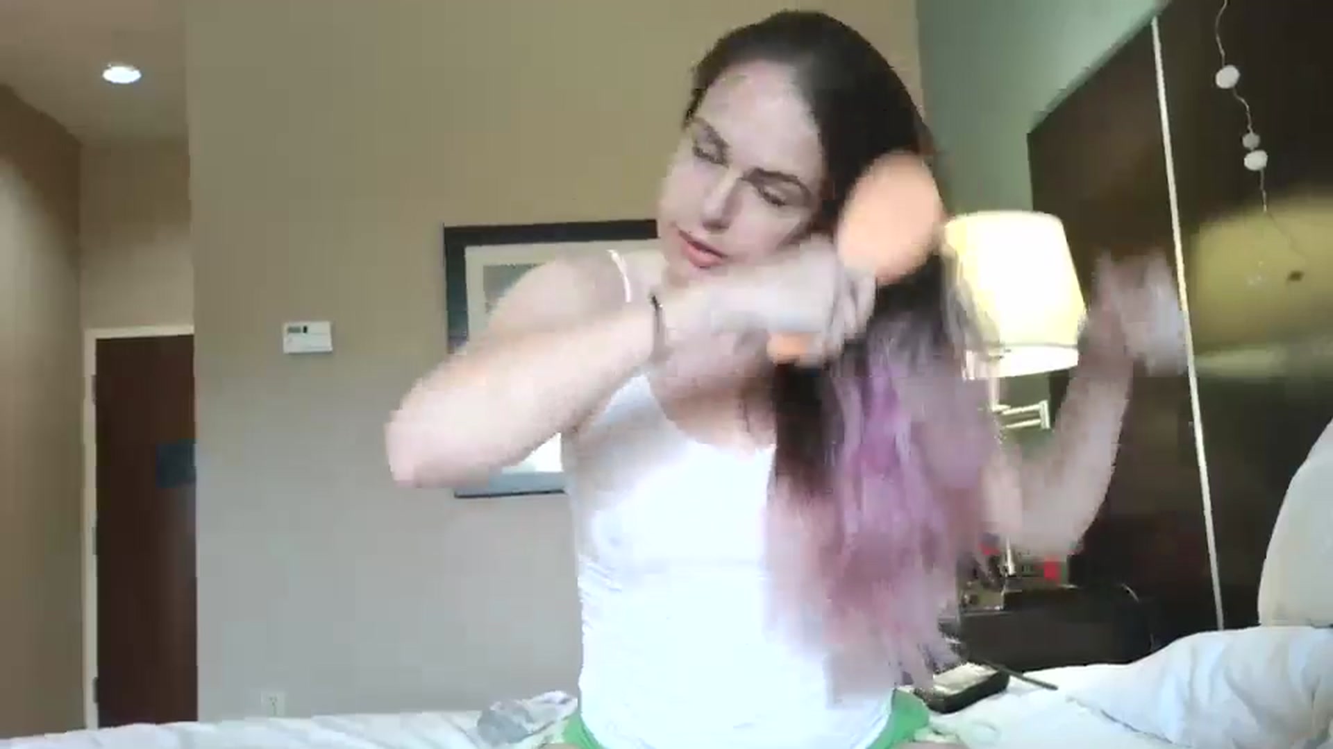Gallery image thumbnail from CorolineClovr's myfreecams stream on, 01/10/2026, 19:04 image 18 of 20