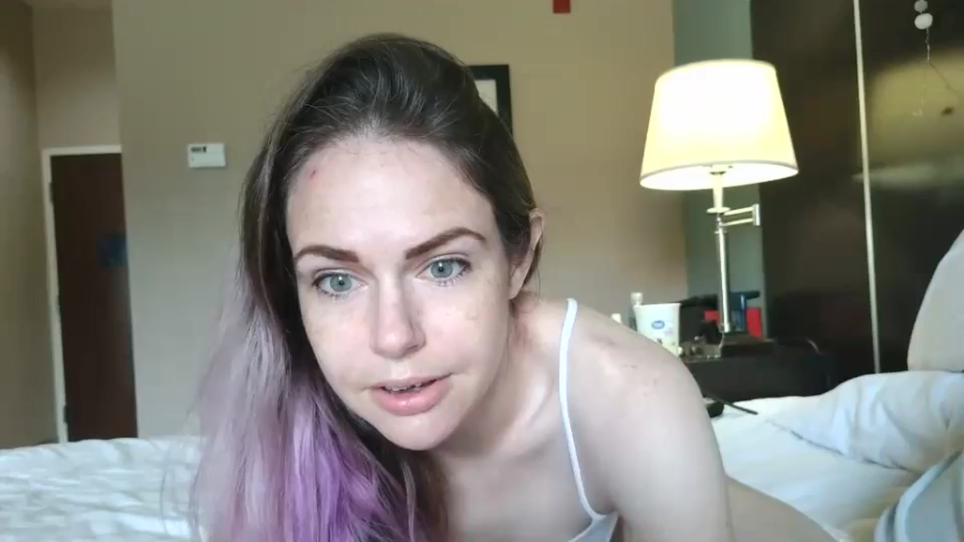 Gallery image thumbnail from CorolineClovr's myfreecams stream on, 01/10/2026, 19:04 image 16 of 20