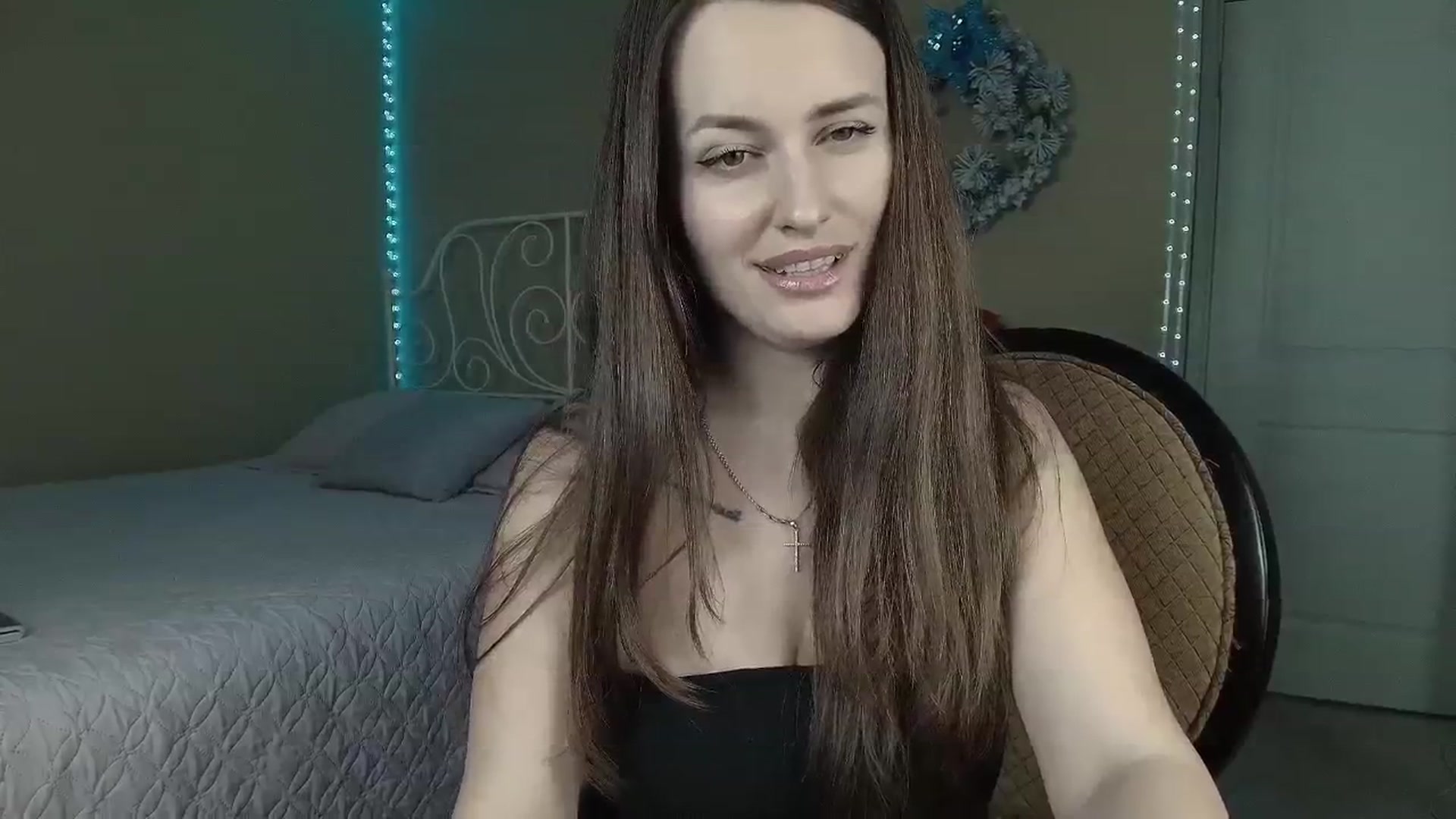 Gallery image thumbnail from CoronaExtra_'s myfreecams stream on, 12/22/2025, 24:03 image 15 of 20