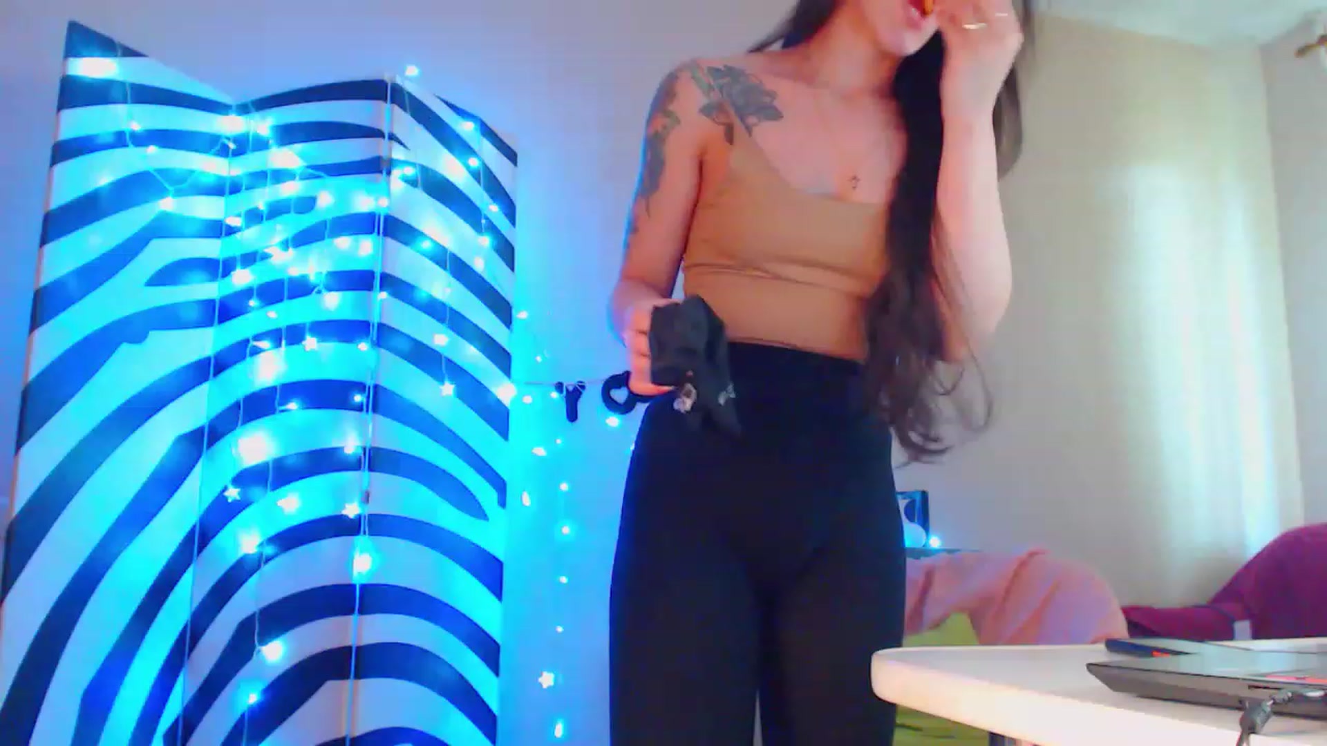 Gallery image thumbnail from Cos_Sexy's myfreecams stream on, 06/05/2023, 13:25 image 18 of 20