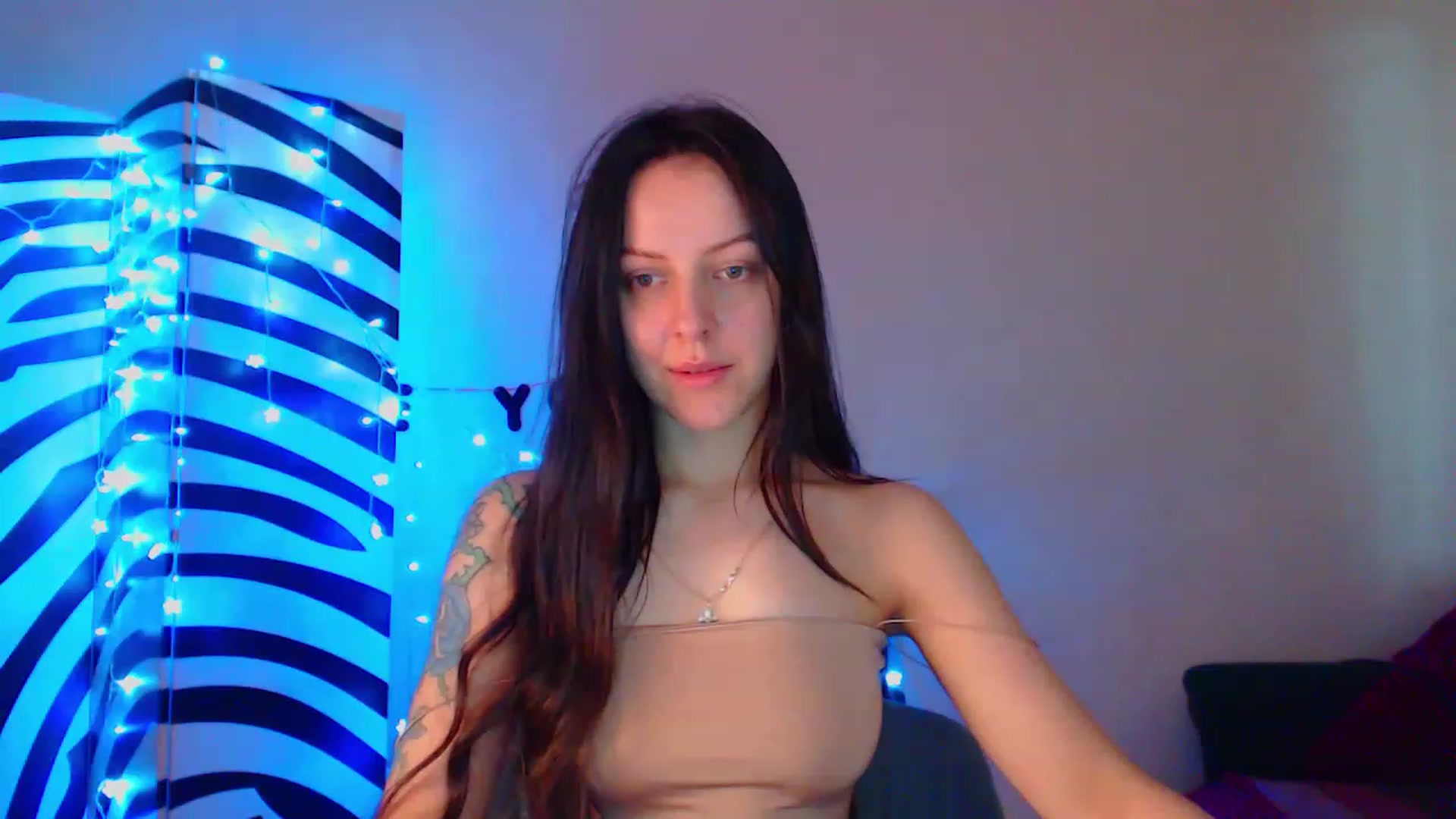 Gallery image thumbnail from Cos_Sexy's myfreecams stream on, 06/12/2023, 10:57 image 15 of 20
