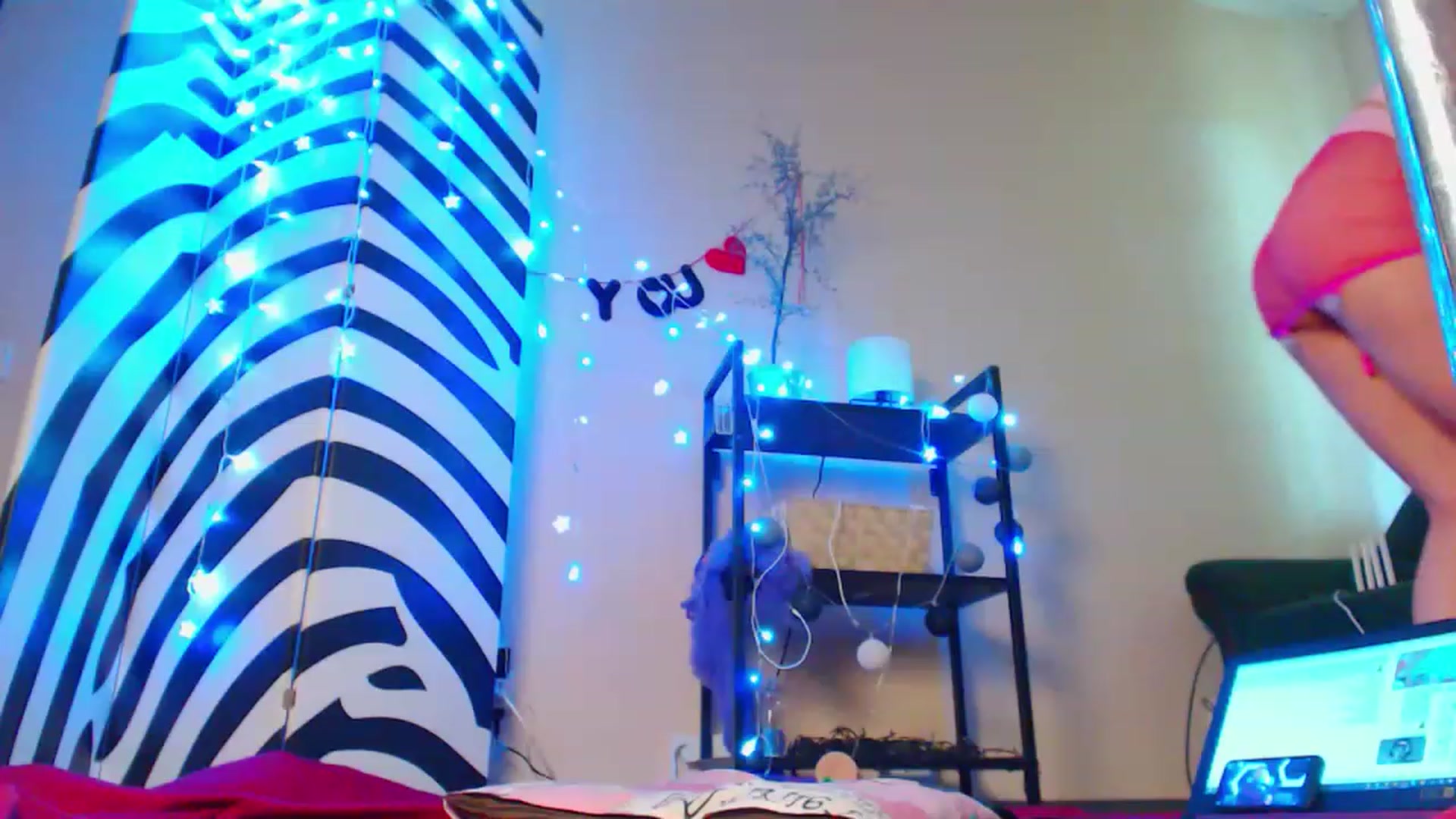 Gallery image thumbnail from Cos_Sexy's myfreecams stream on, 06/16/2023, 11:50 image 19 of 20