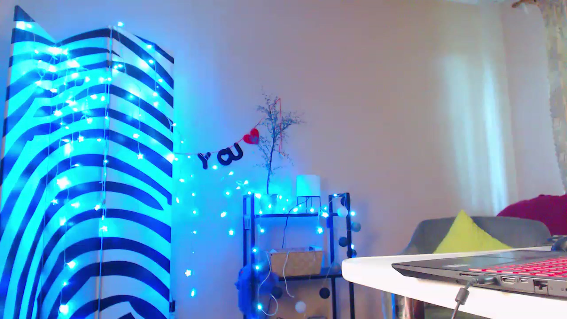Gallery image thumbnail from Cos_Sexy's myfreecams stream on, 06/19/2023, 10:17 image 19 of 20