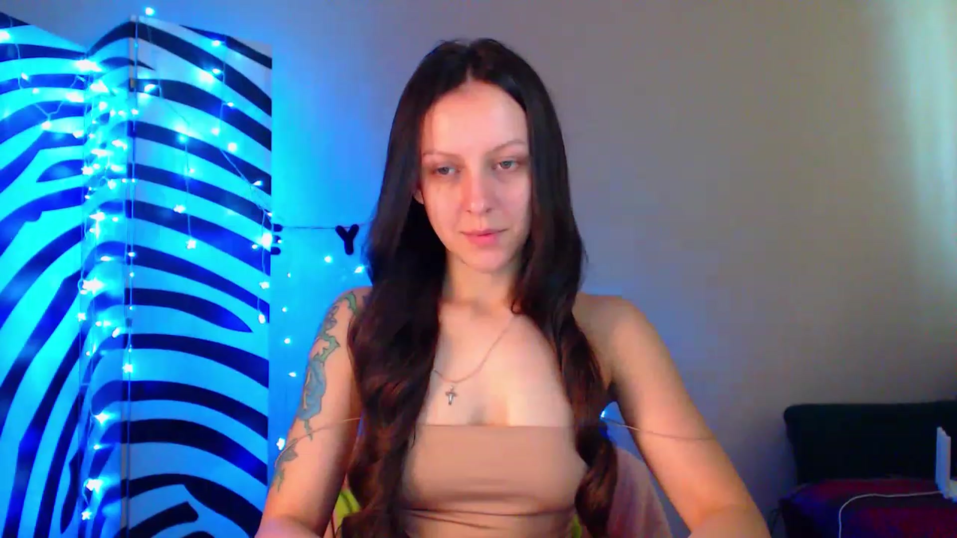 Gallery image thumbnail from Cos_Sexy's myfreecams stream on, 06/22/2023, 11:00 image 6 of 20