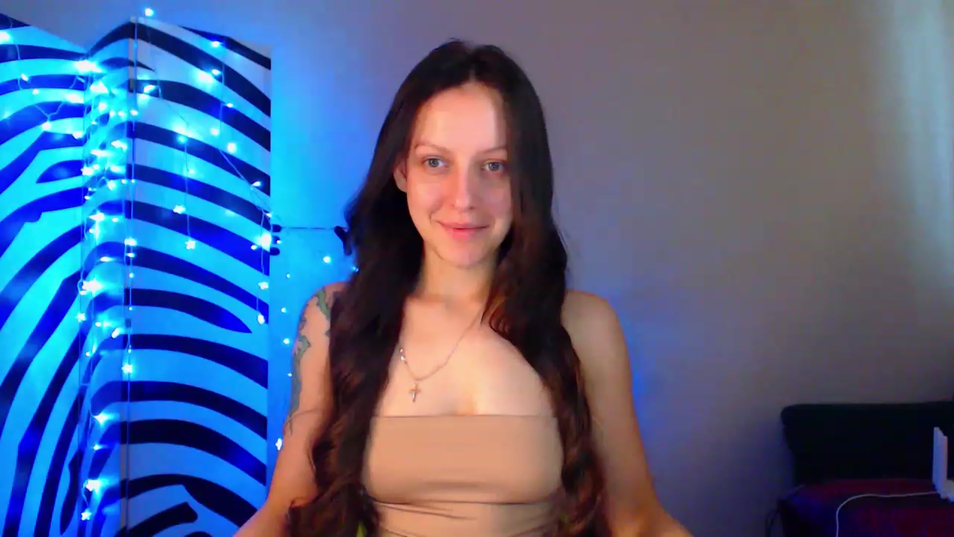 Gallery image thumbnail from Cos_Sexy's myfreecams stream on, 06/22/2023, 11:00 image 2 of 20