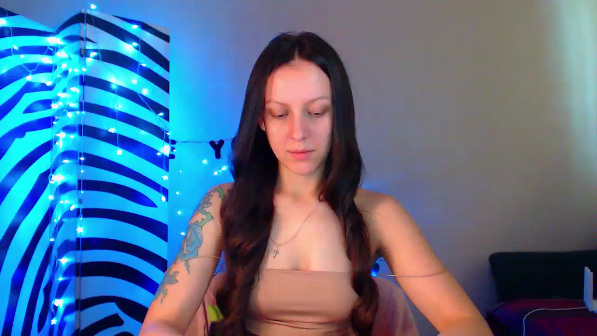 Gallery image thumbnail from Cos_Sexy's myfreecams stream on, 06/22/2023, 11:00 image 5 of 20