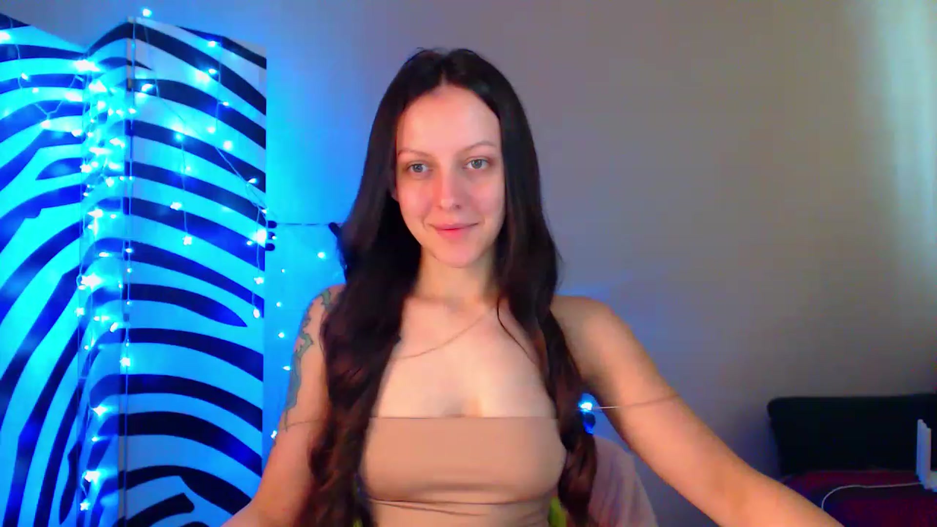 Gallery image thumbnail from Cos_Sexy's myfreecams stream on, 06/22/2023, 11:00 image 8 of 20